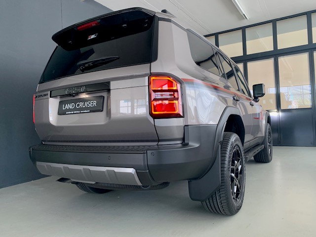 TOYOTA Land Cruiser 2.8 D 48V Invincible-image-22