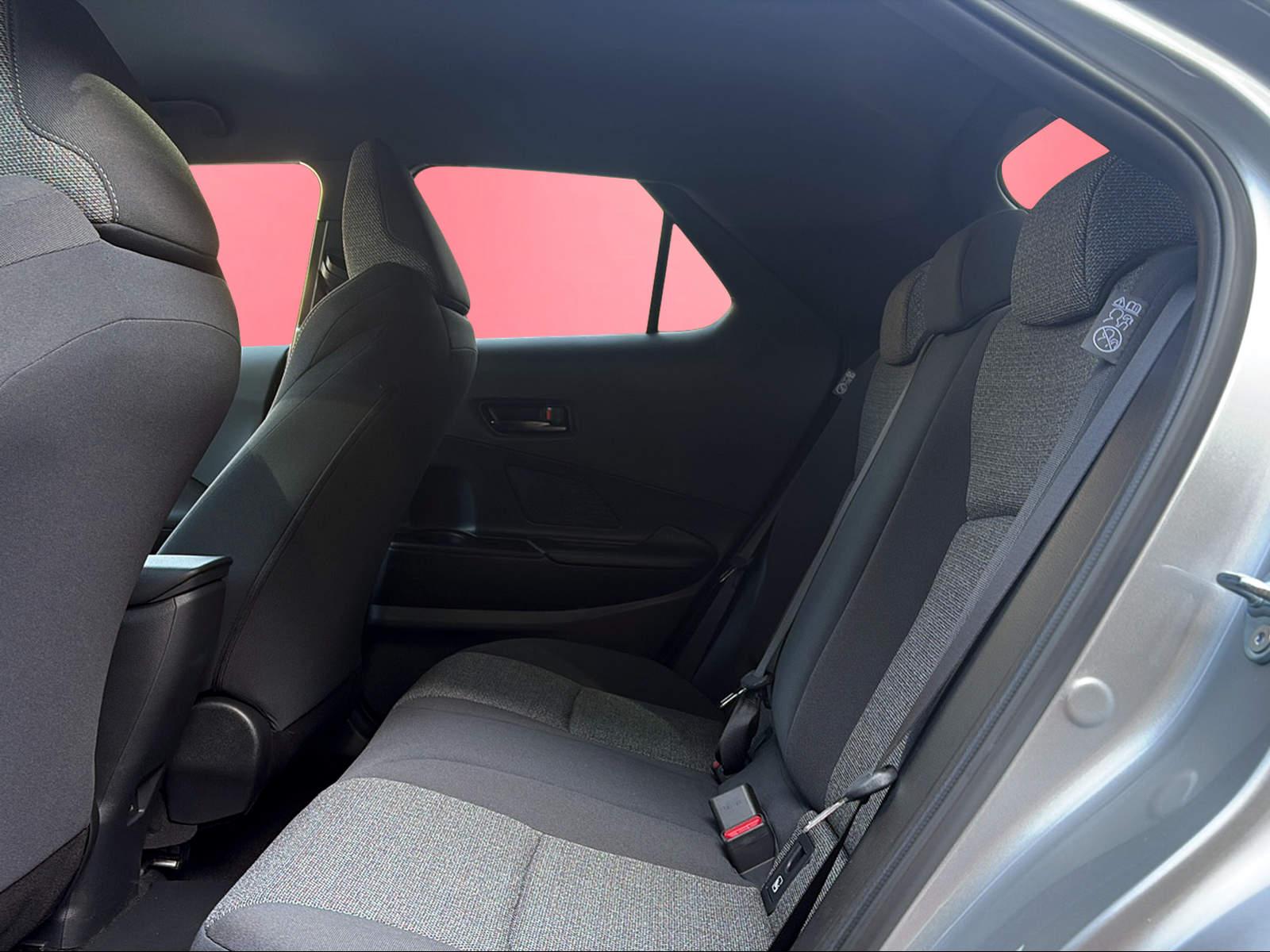 TOYOTA C-HR 2.0 PHEV Swiss Edition-image-6