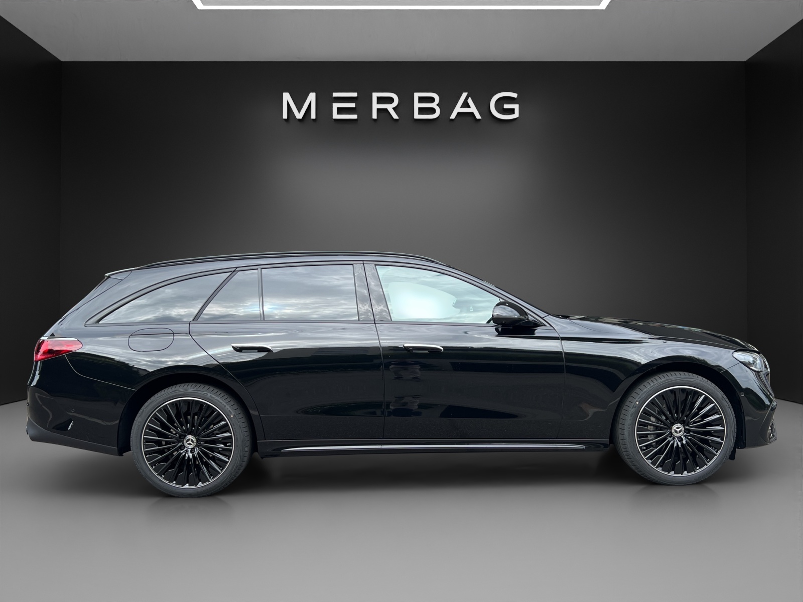 MERCEDES-BENZ E 220 d T 4Matic 9G-Tronic-image-1