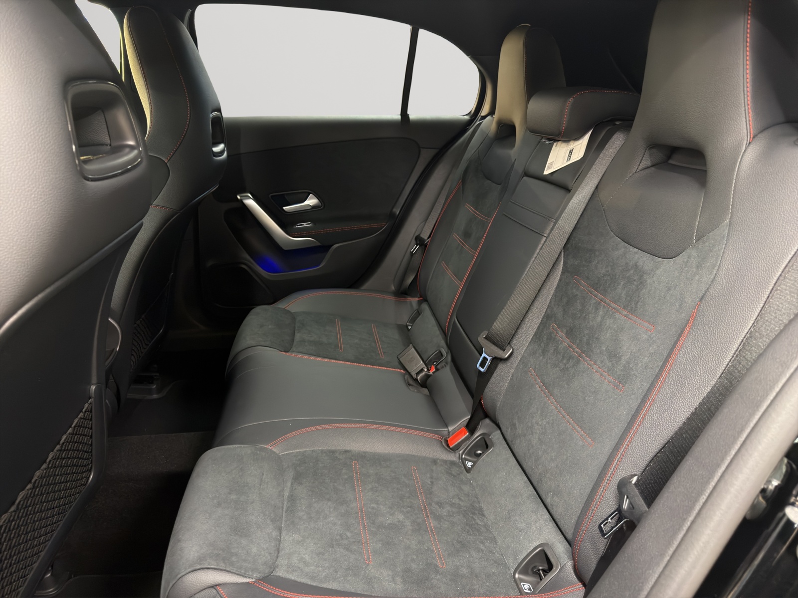 MERCEDES-BENZ A 220 4Matic 8G-DCT-image-12