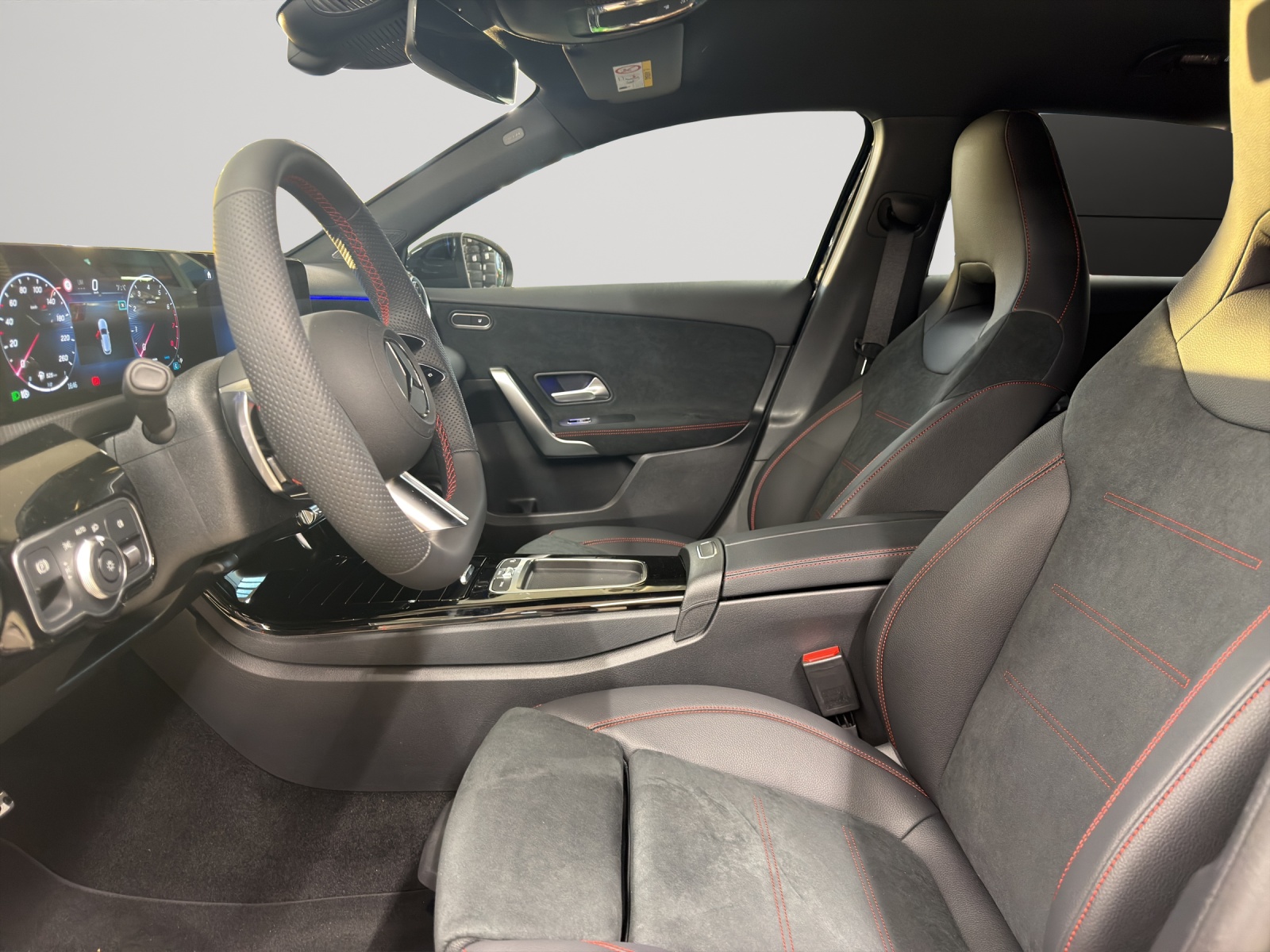 MERCEDES-BENZ A 220 4Matic 8G-DCT-image-6