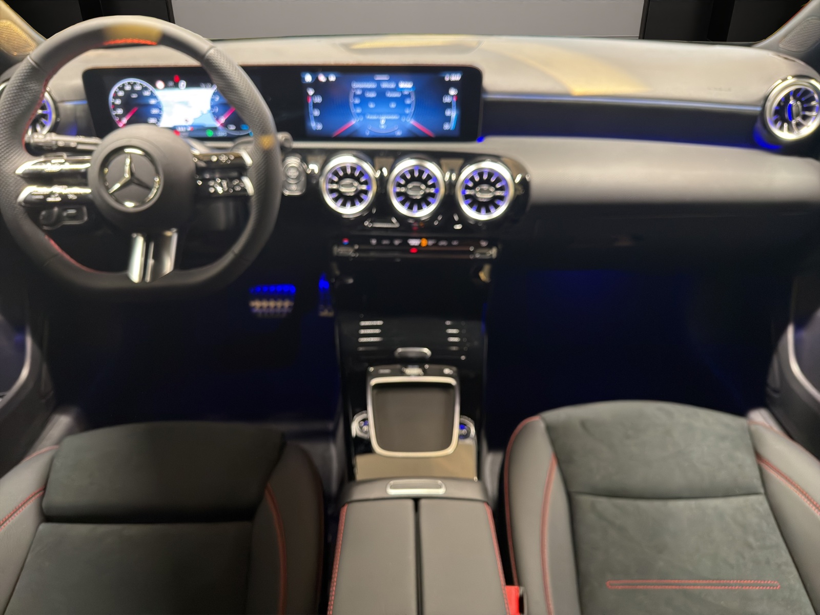 MERCEDES-BENZ A 220 4Matic 8G-DCT-image-8