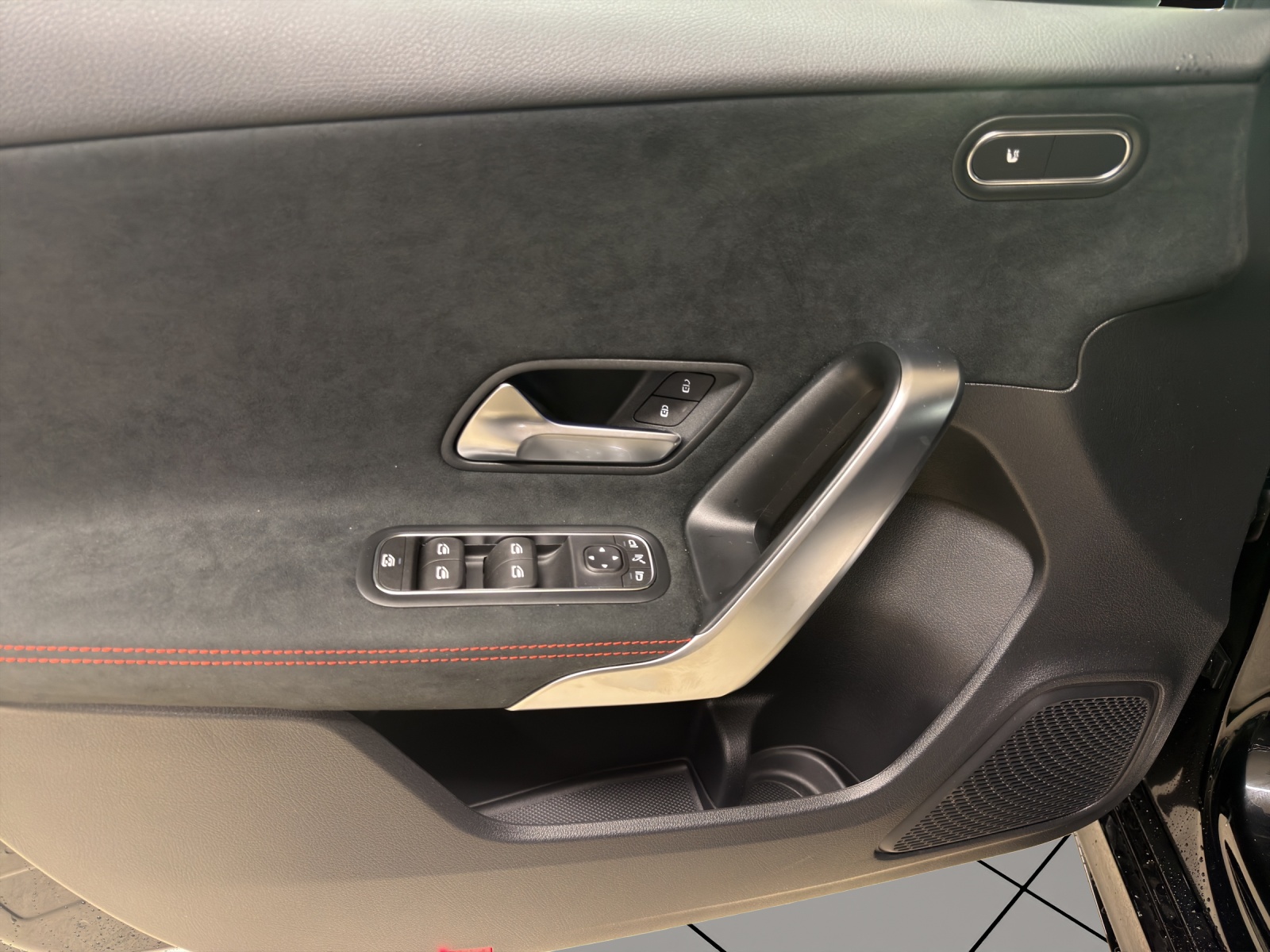 MERCEDES-BENZ A 220 4Matic 8G-DCT-image-11