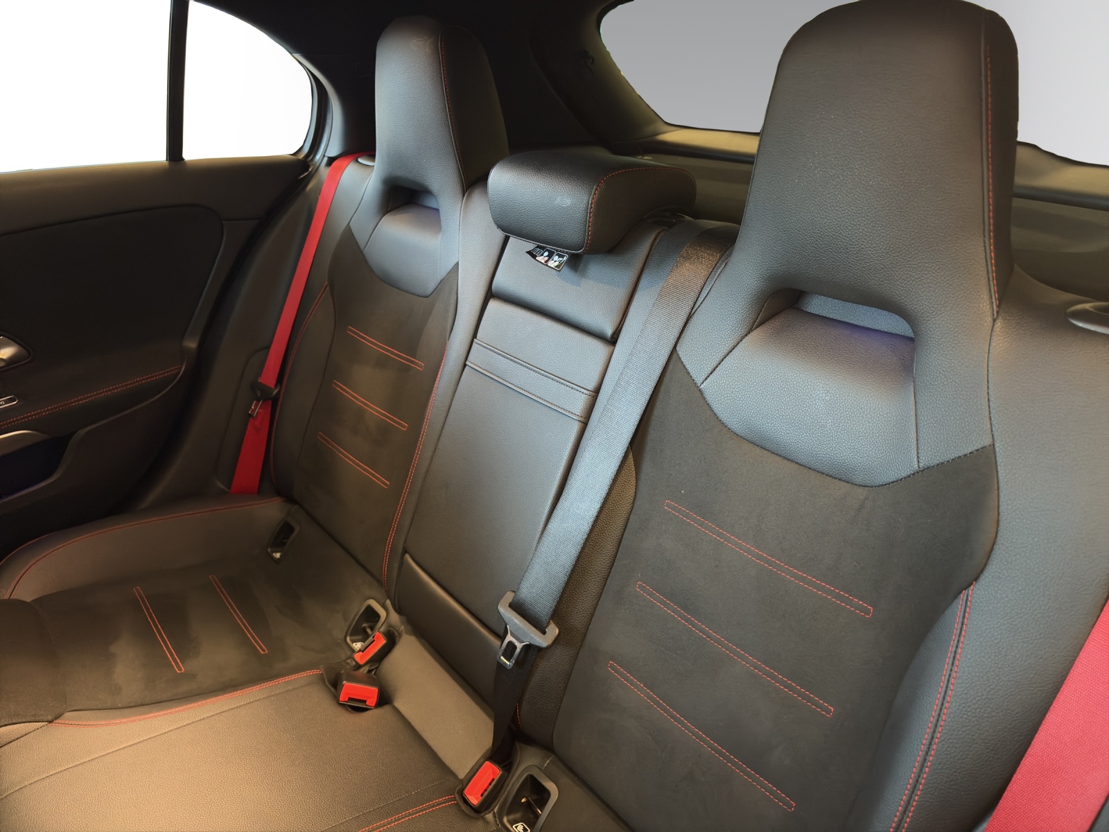 MERCEDES-BENZ A 45 AMG 4Matic+-image-15