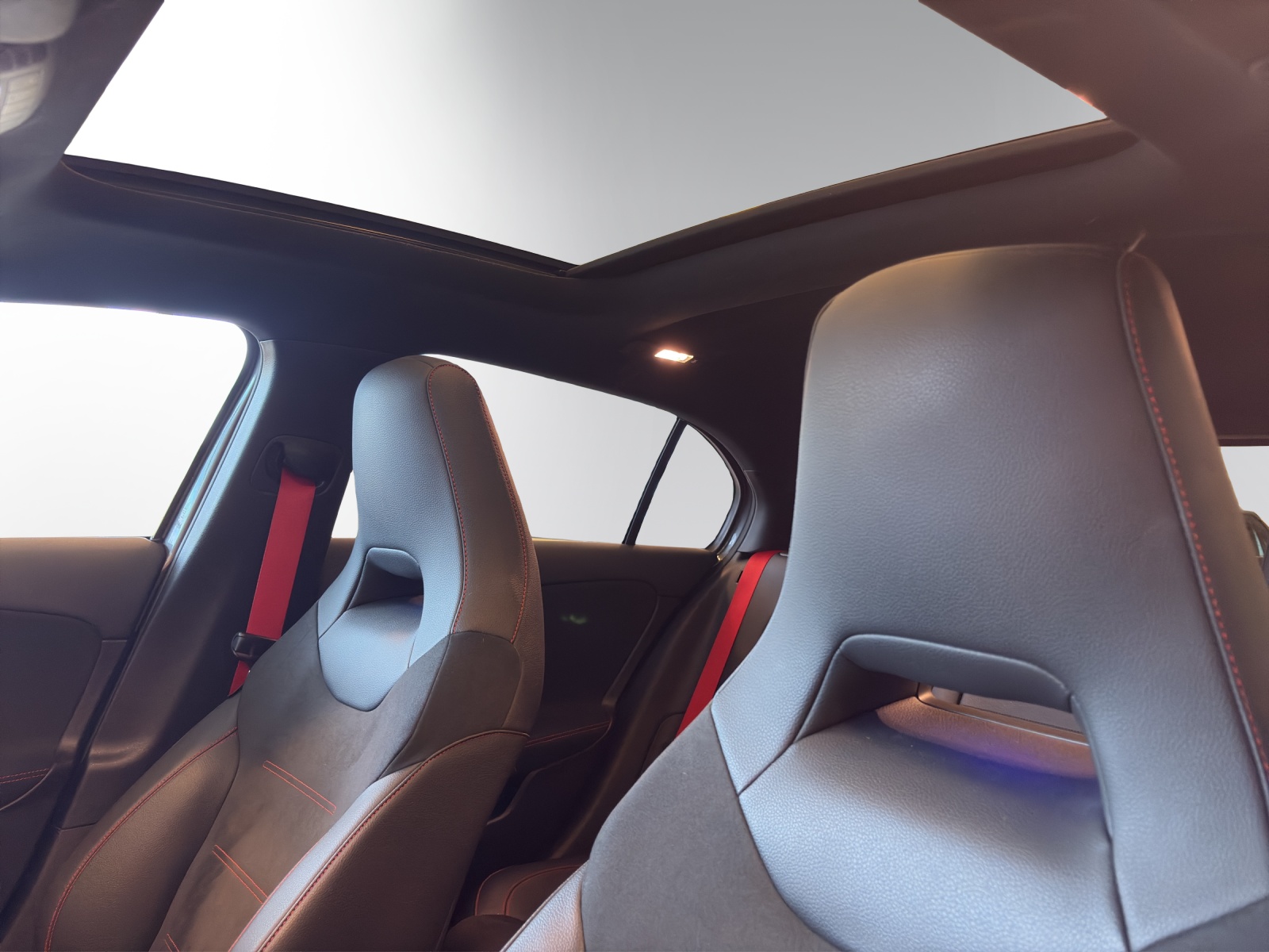 MERCEDES-BENZ A 45 AMG 4Matic+-image-14