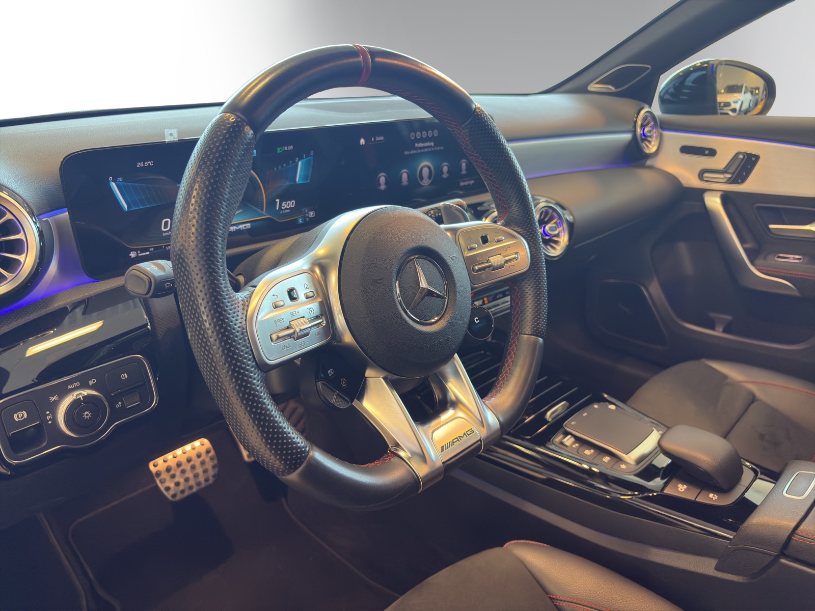 MERCEDES-BENZ A 45 AMG 4Matic+-image-8