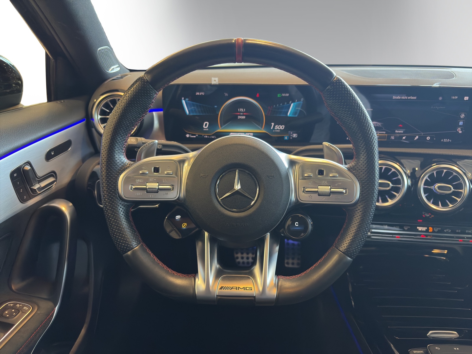 MERCEDES-BENZ A 45 AMG 4Matic+-image-10