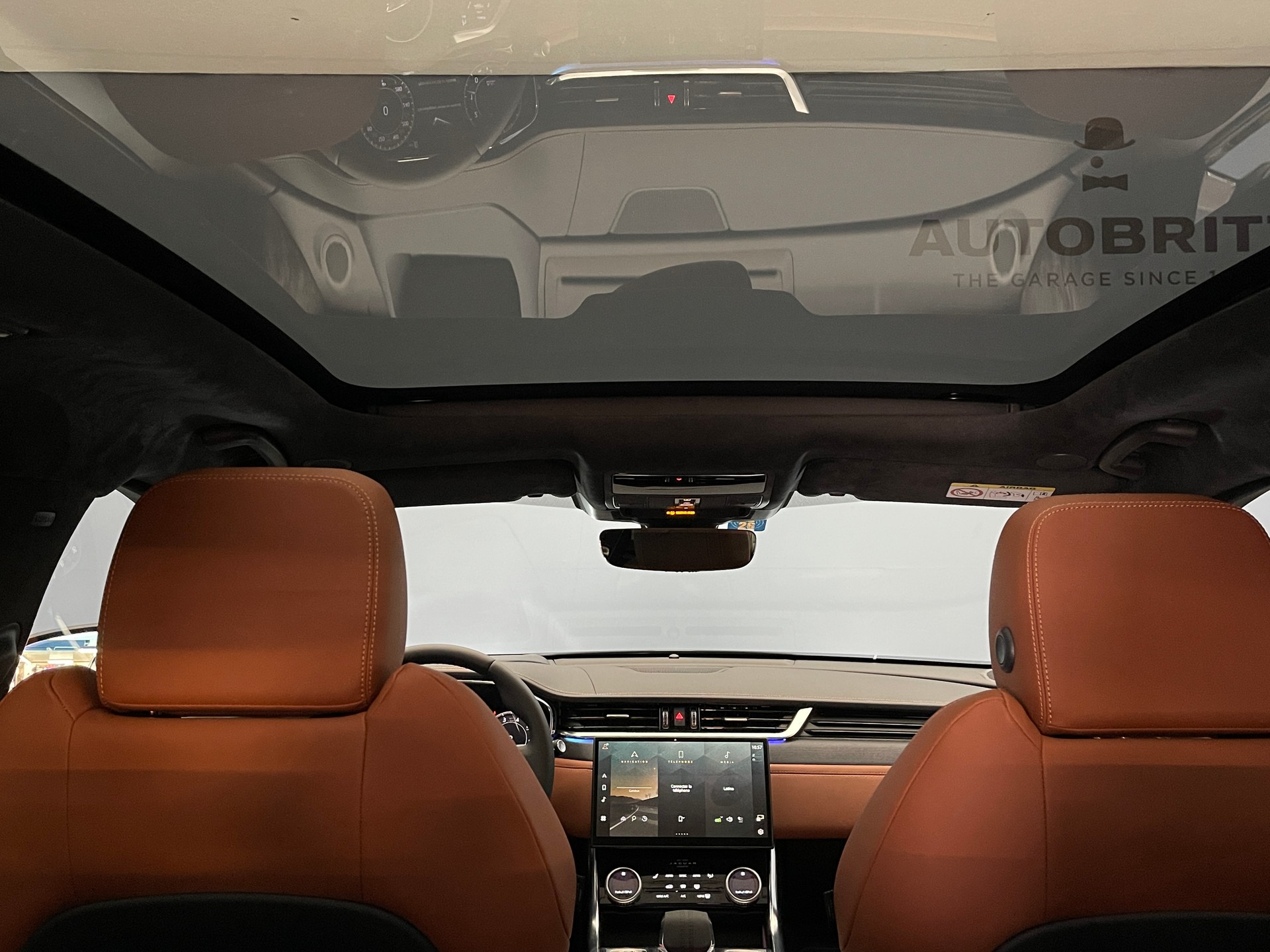 JAGUAR XF Sportbrake 2.0 I4 300 Sport AWD-image-6