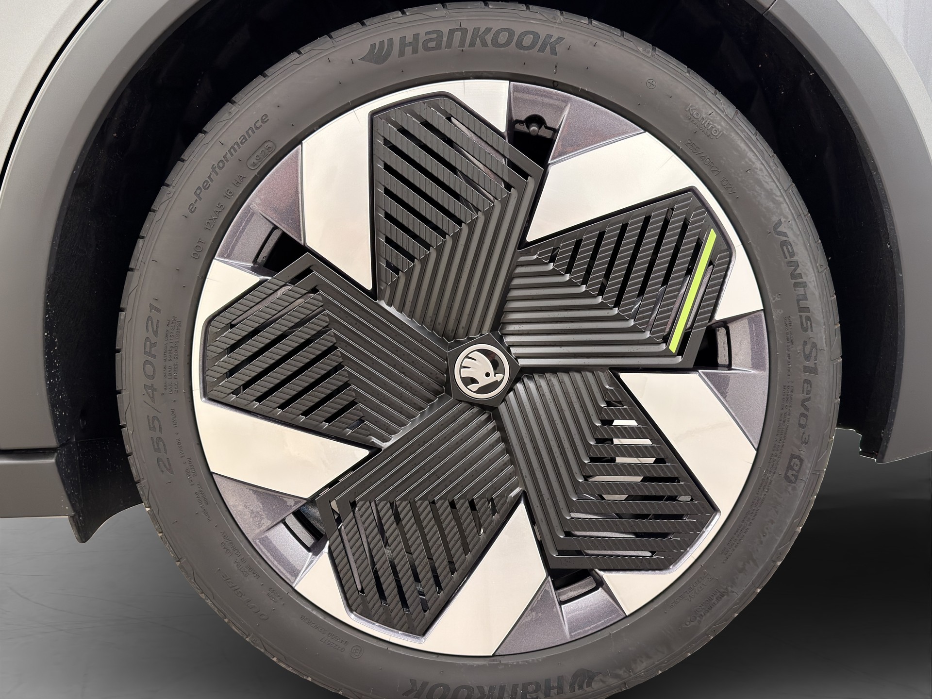 SKODA Elroq RS 4x4-image-5