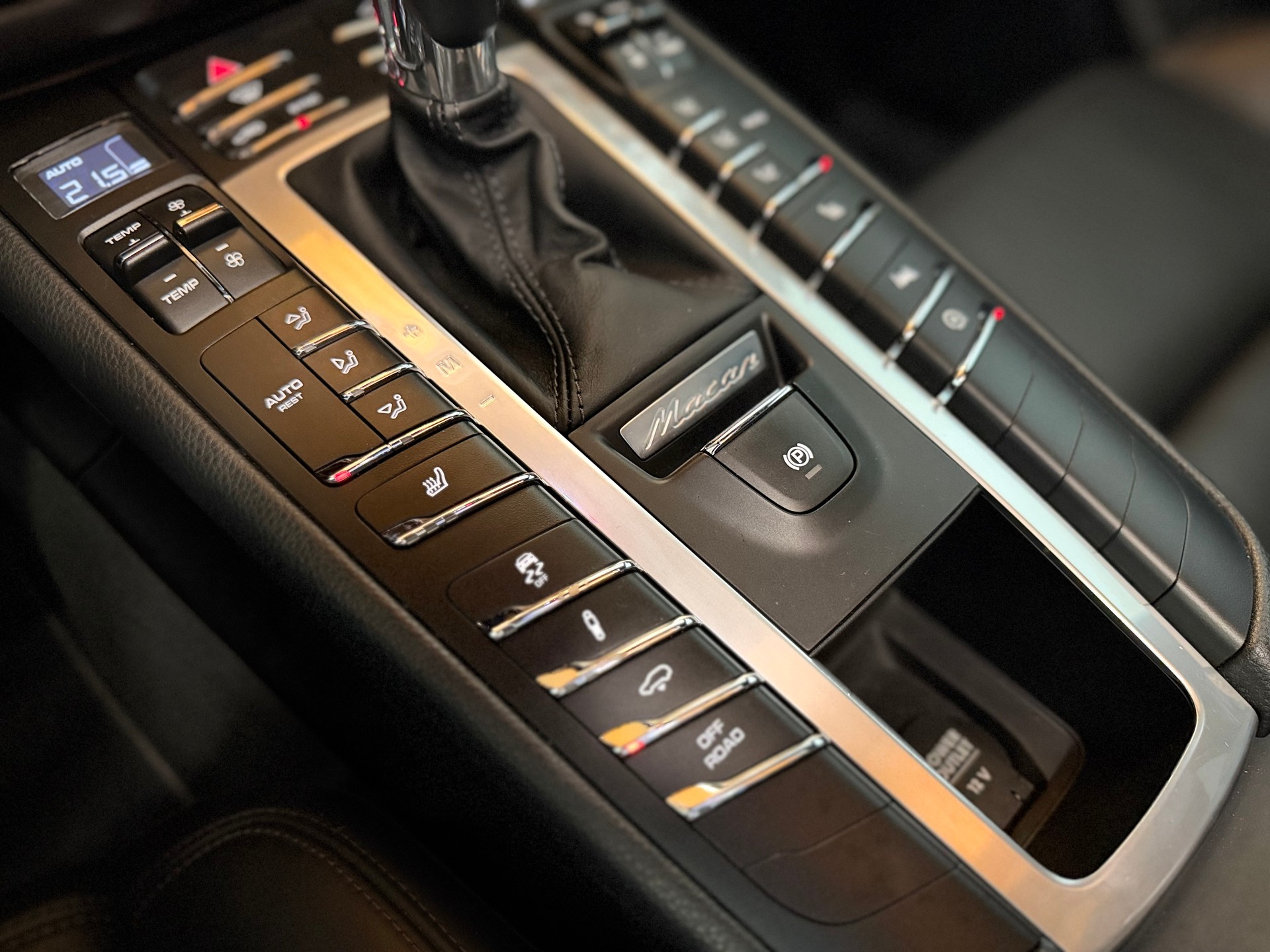 PORSCHE Macan S PDK-image-13