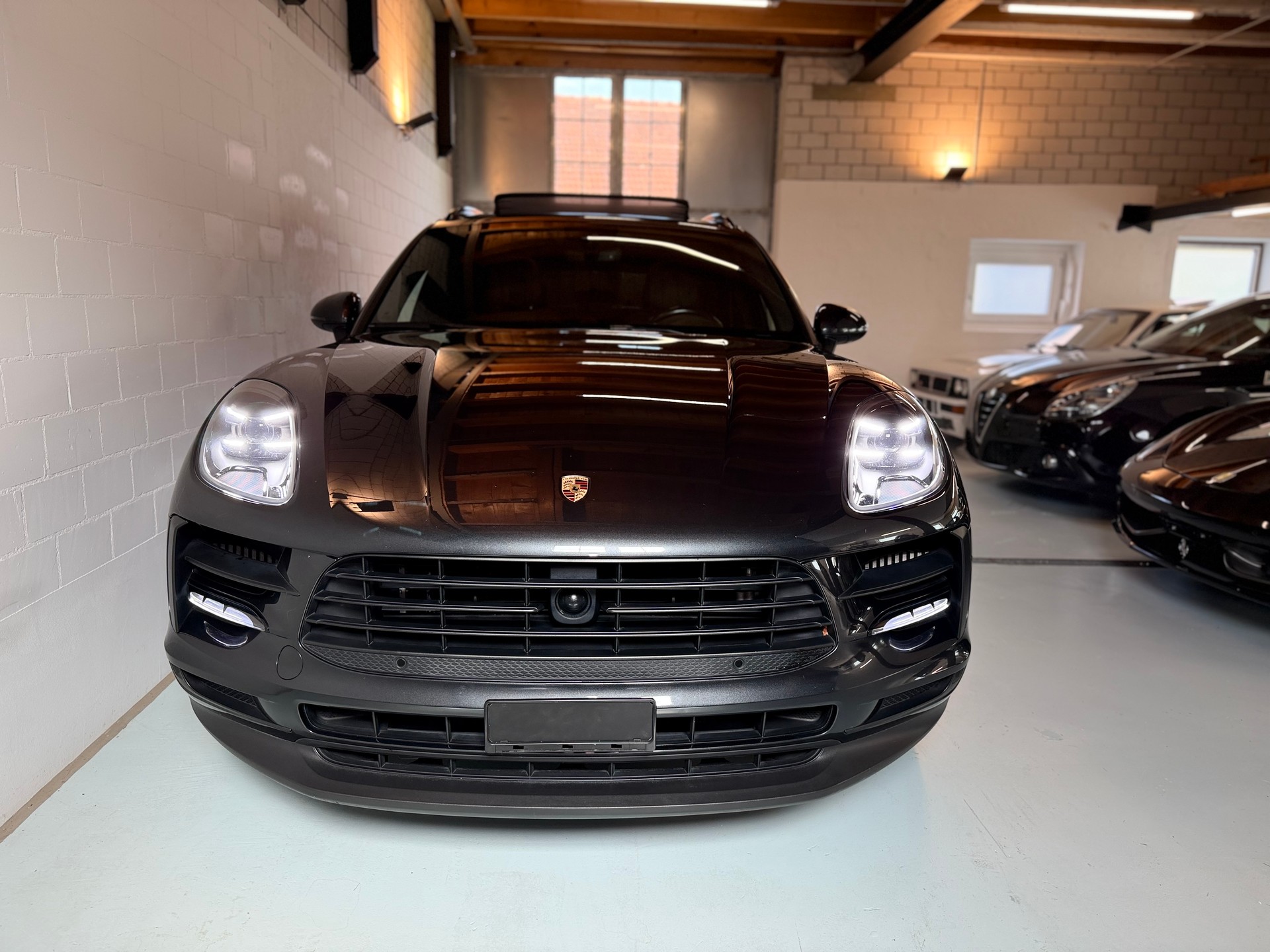 PORSCHE Macan S PDK-showroom-element-1