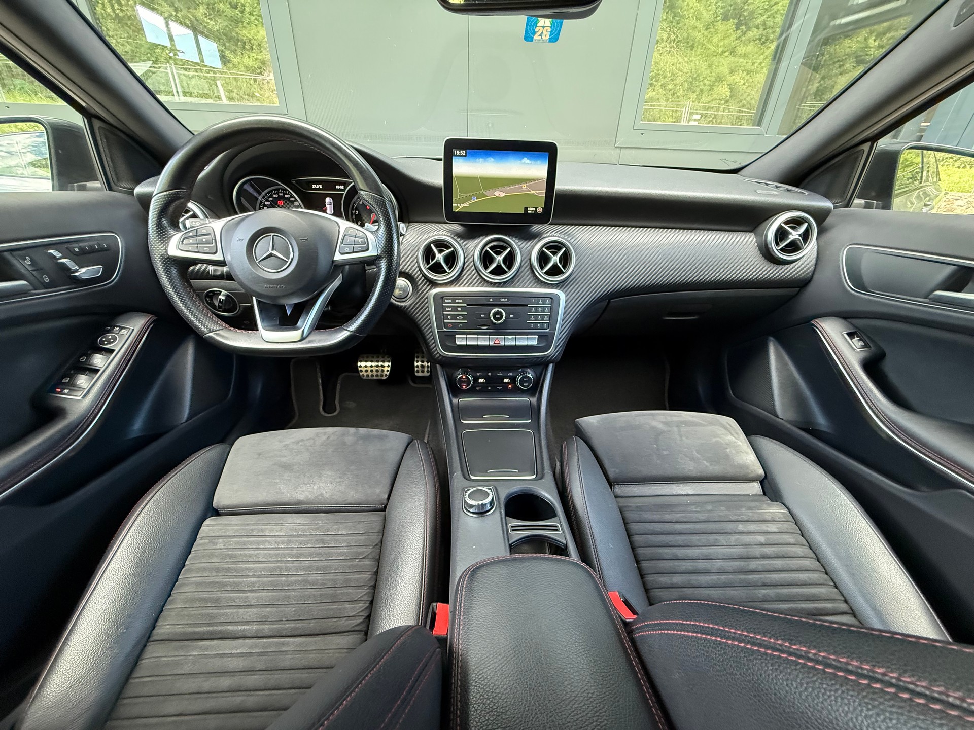 MERCEDES-BENZ A 200 AMG Line 7G-DCT-image-13