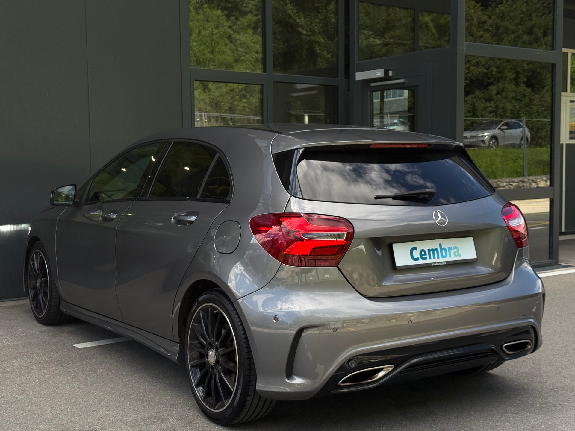 MERCEDES-BENZ A 200 AMG Line 7G-DCT-showroom-element-3