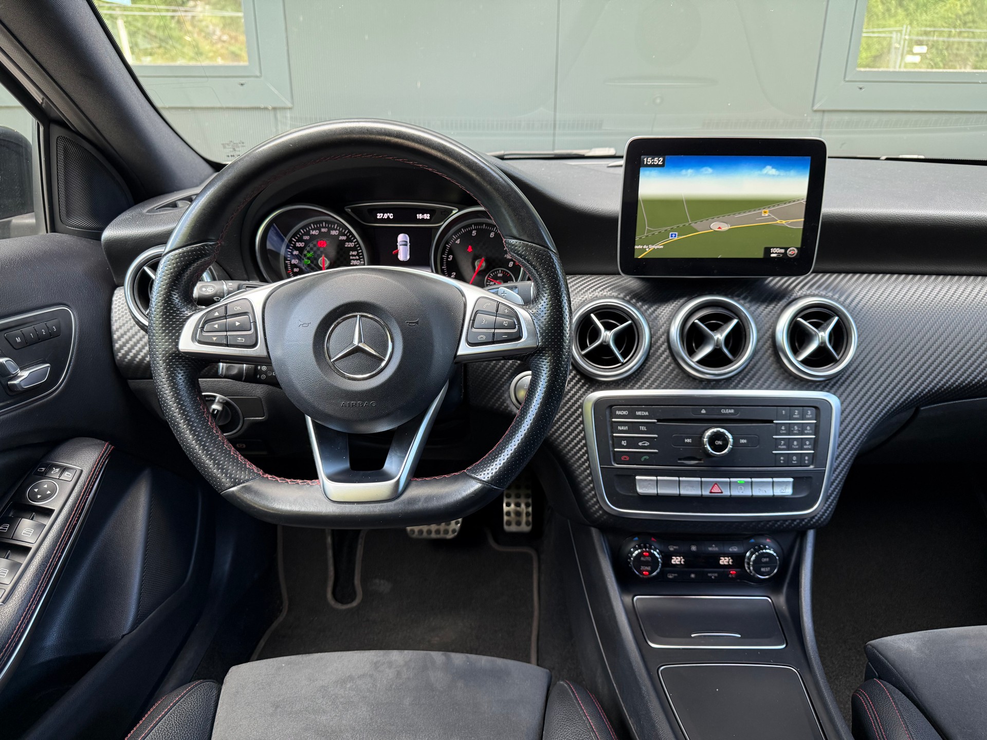 MERCEDES-BENZ A 200 AMG Line 7G-DCT-image-11