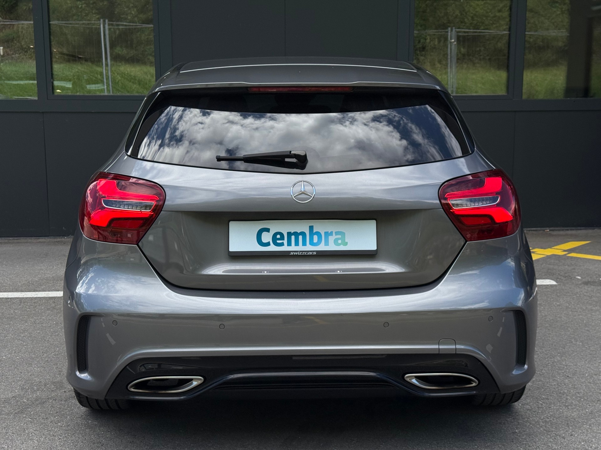 MERCEDES-BENZ A 200 AMG Line 7G-DCT-image-5