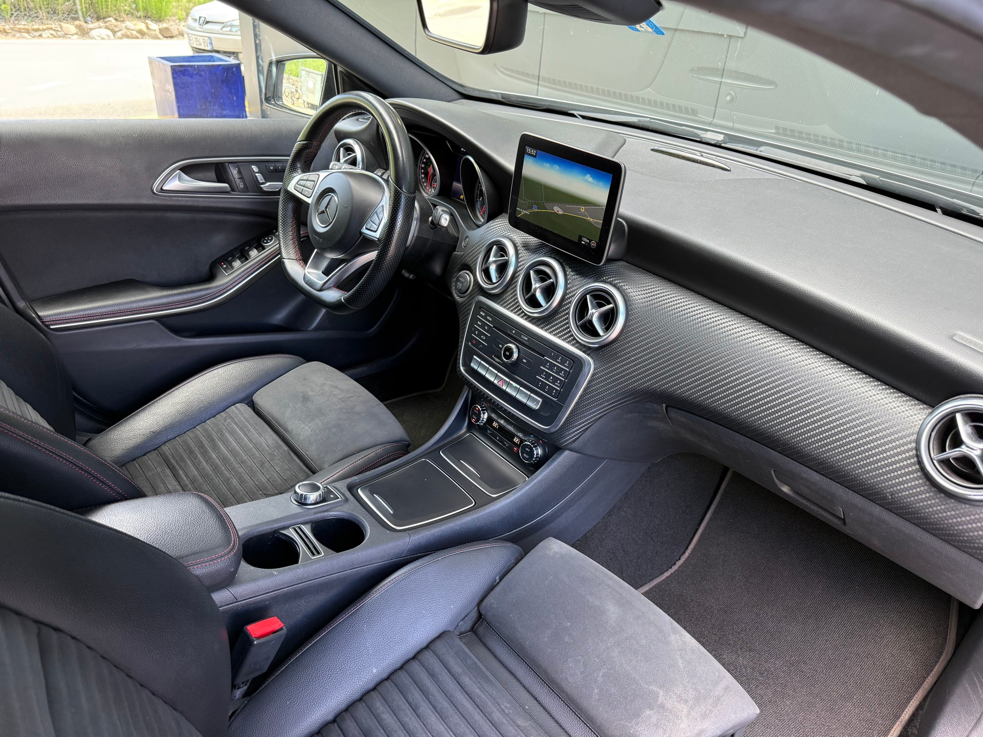 MERCEDES-BENZ A 200 AMG Line 7G-DCT-image-12