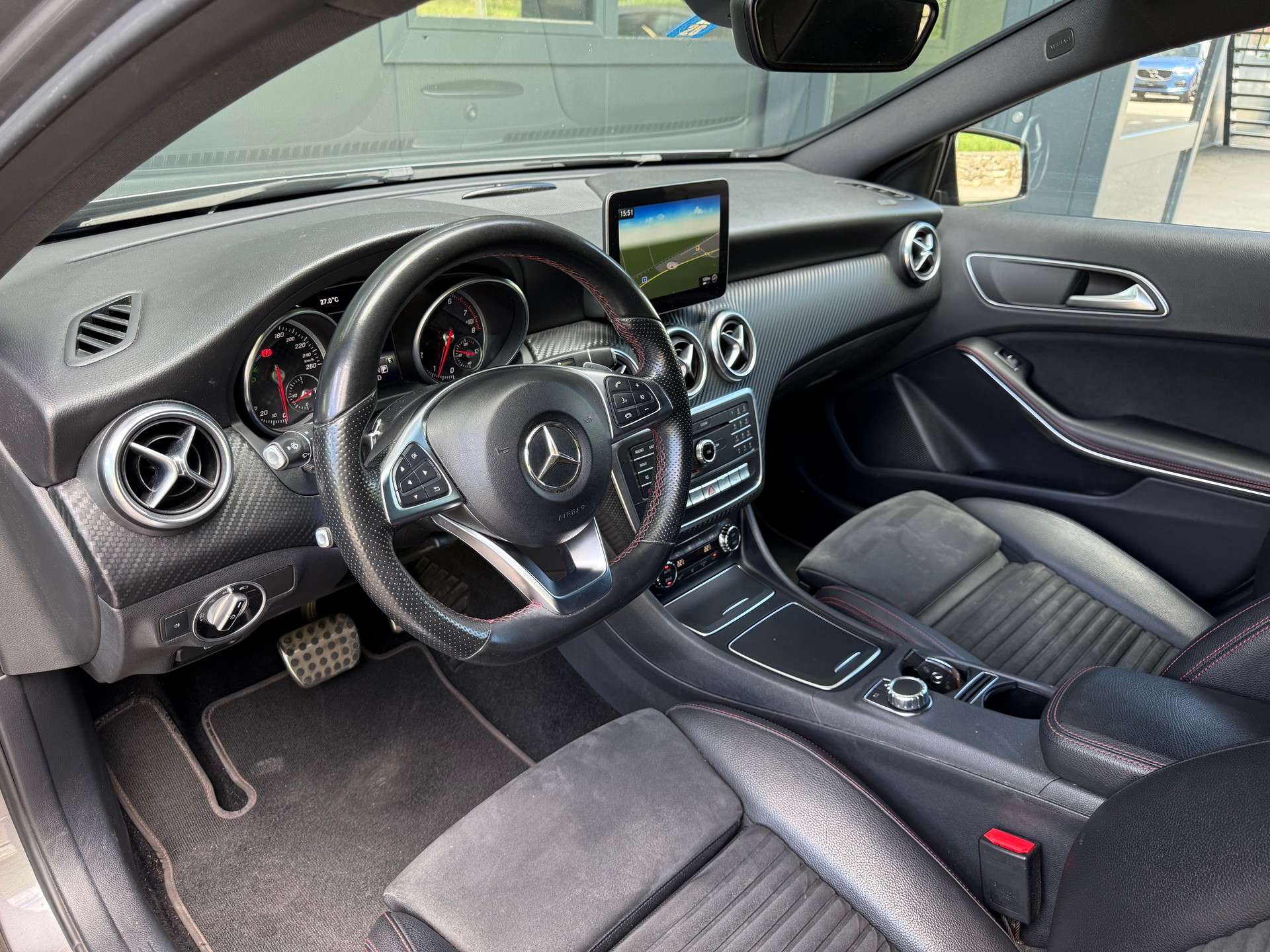 MERCEDES-BENZ A 200 AMG Line 7G-DCT-image-6