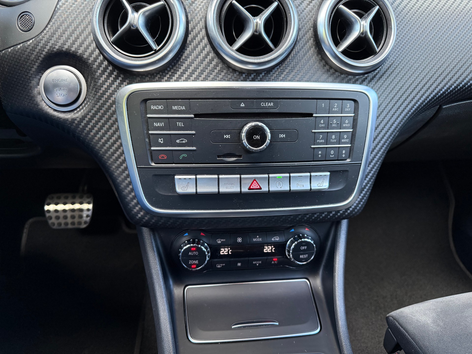 MERCEDES-BENZ A 200 AMG Line 7G-DCT-image-9