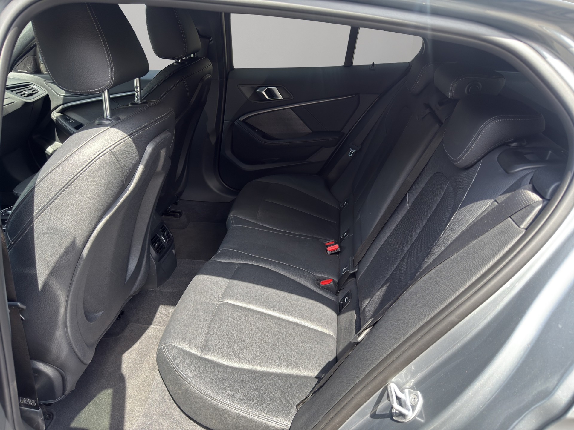 BMW M135i xDrive Steptronic-image-17