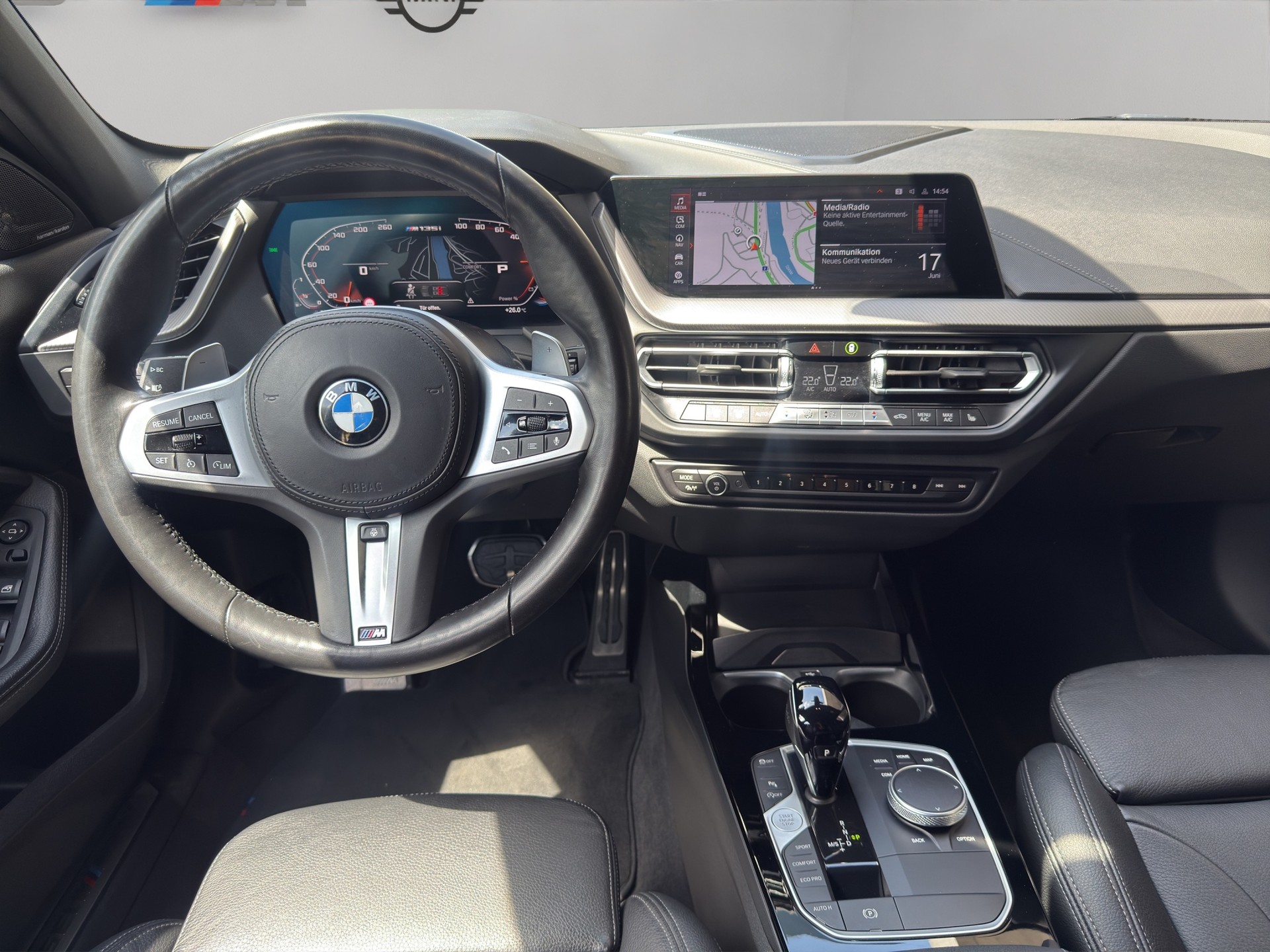 BMW M135i xDrive Steptronic-image-14