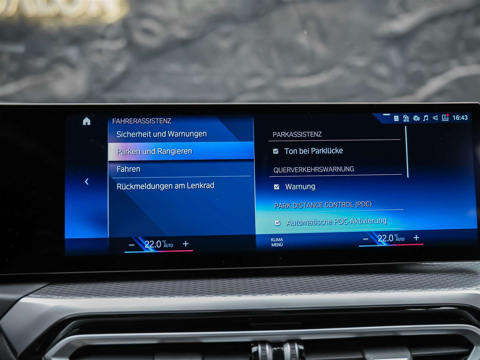 BMW 330i xDrive Steptronic M Sport Pro *Werksgarantie*Abstandsregler*Head Up Display*-image-33