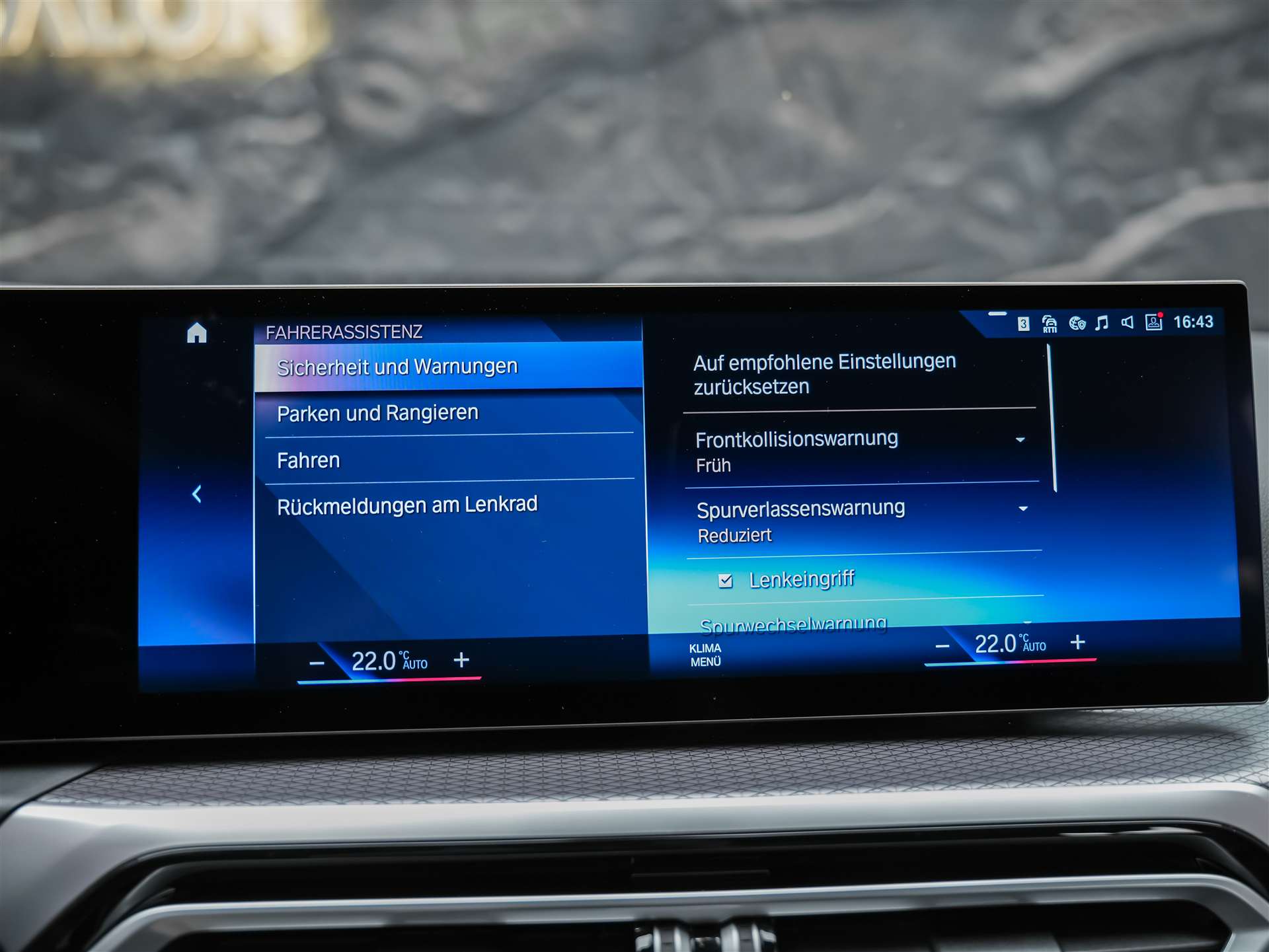 BMW 330i xDrive Steptronic M Sport Pro *Werksgarantie*Abstandsregler*Head Up Display*-image-32