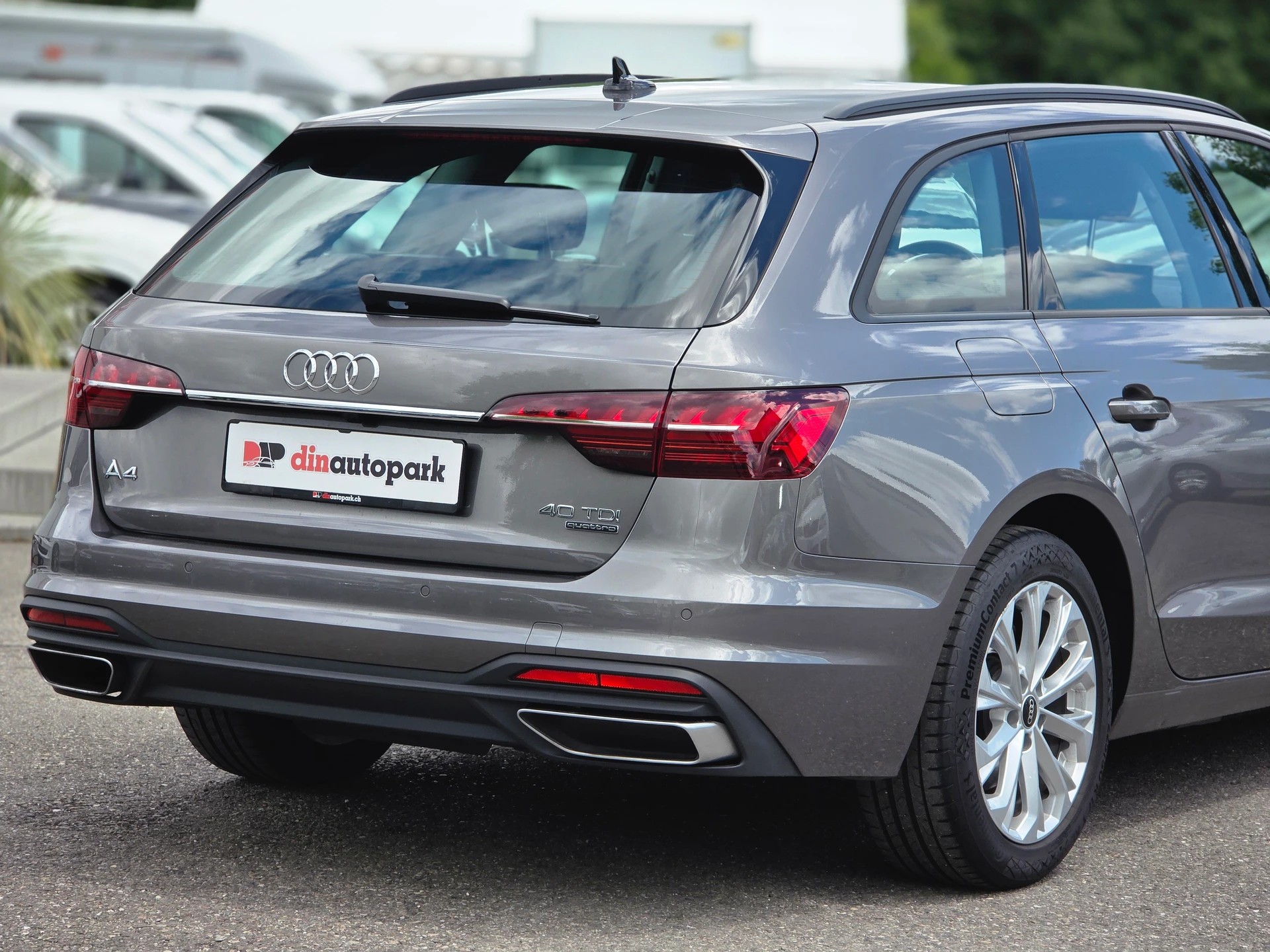 AUDI A4 Avant 40 TDI Attraction Quattro S-tronic * CH-Fahrzeug * Frisch ab MFK *-image-6