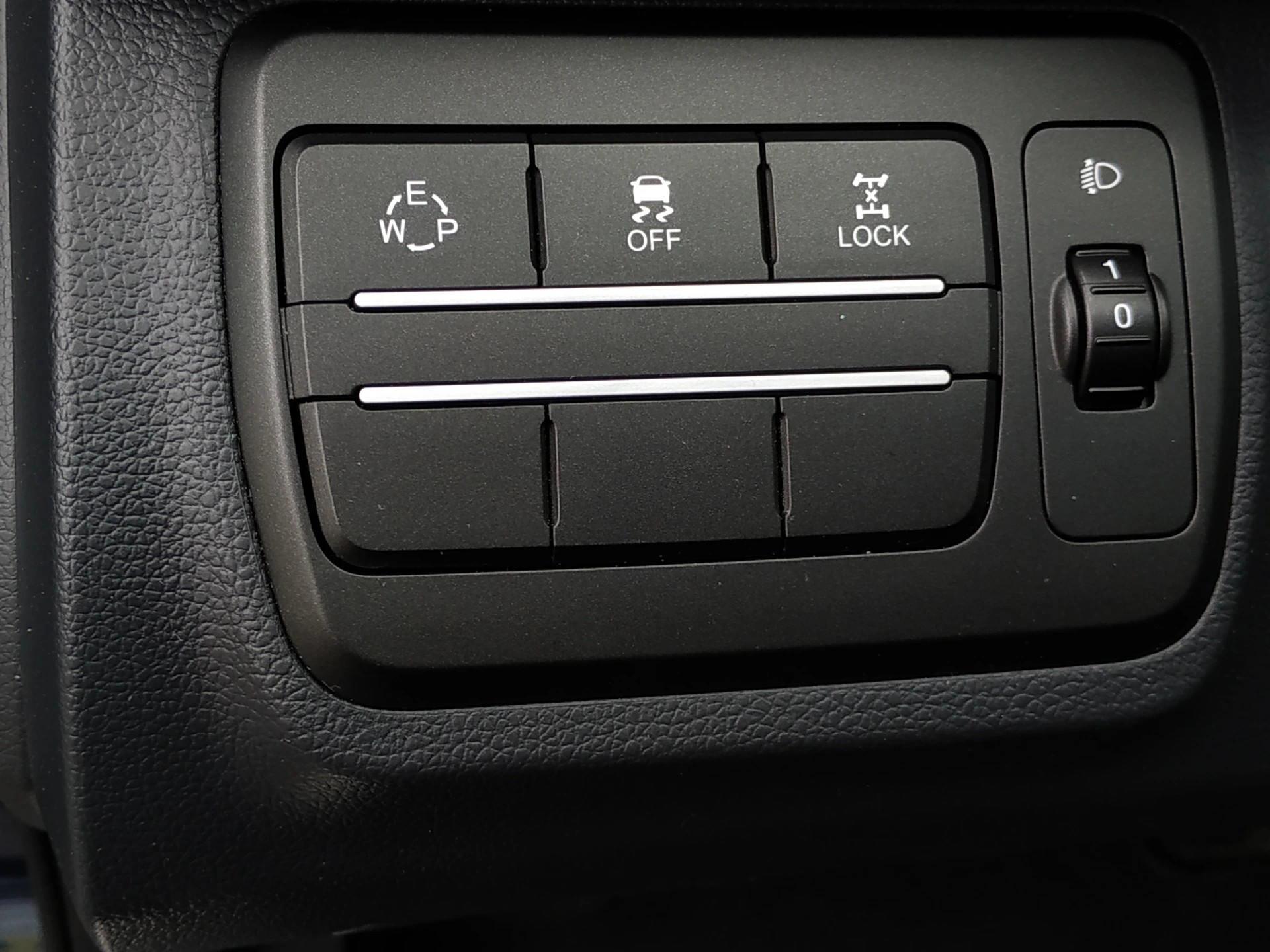 KGM-SsangYong Tivoli 1.6 e-XGi Quartz 4WD Automatic-image-17