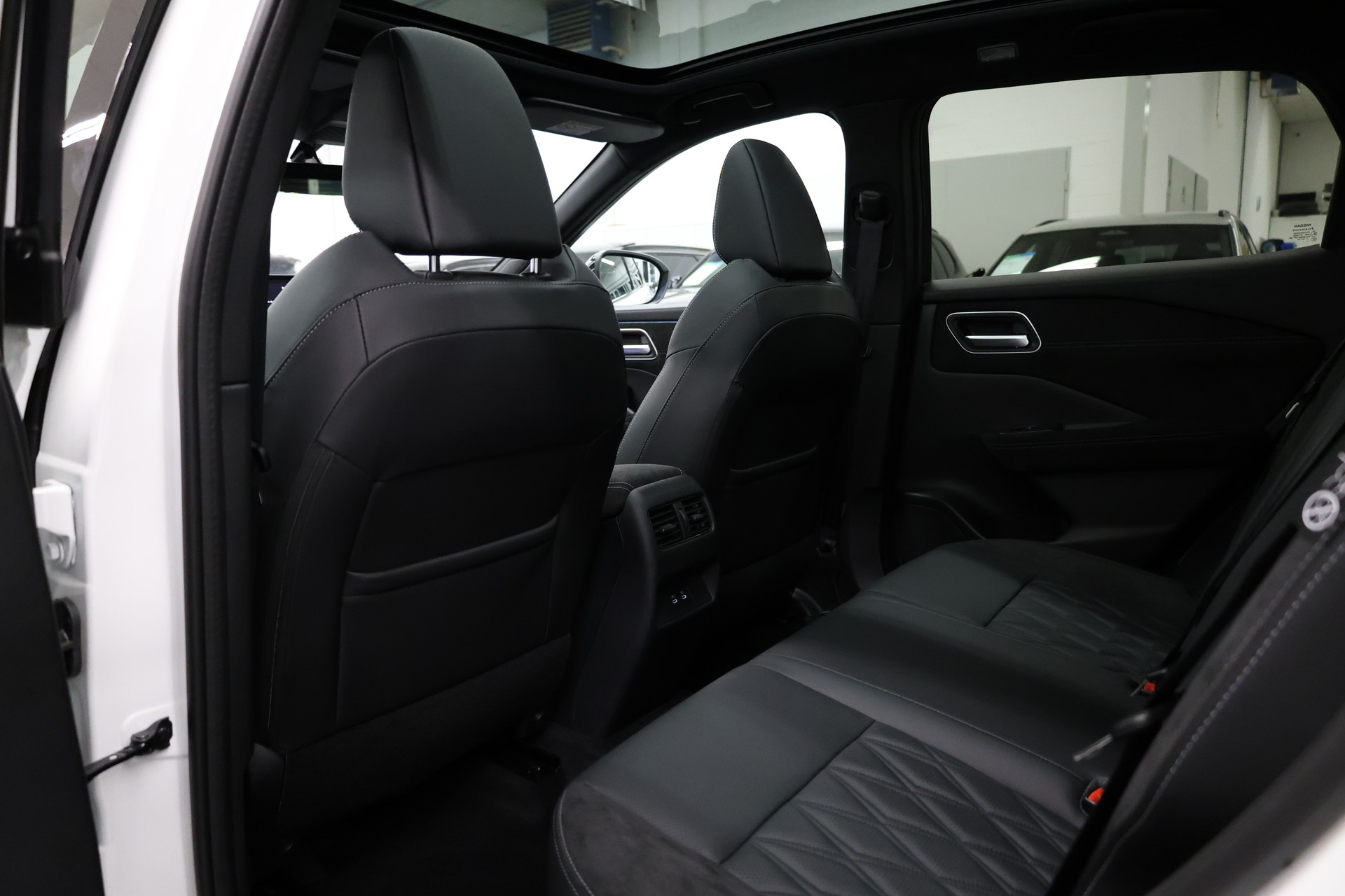NISSAN Qashqai 1.3 DIG-T Tekna+ 4x4-image-38