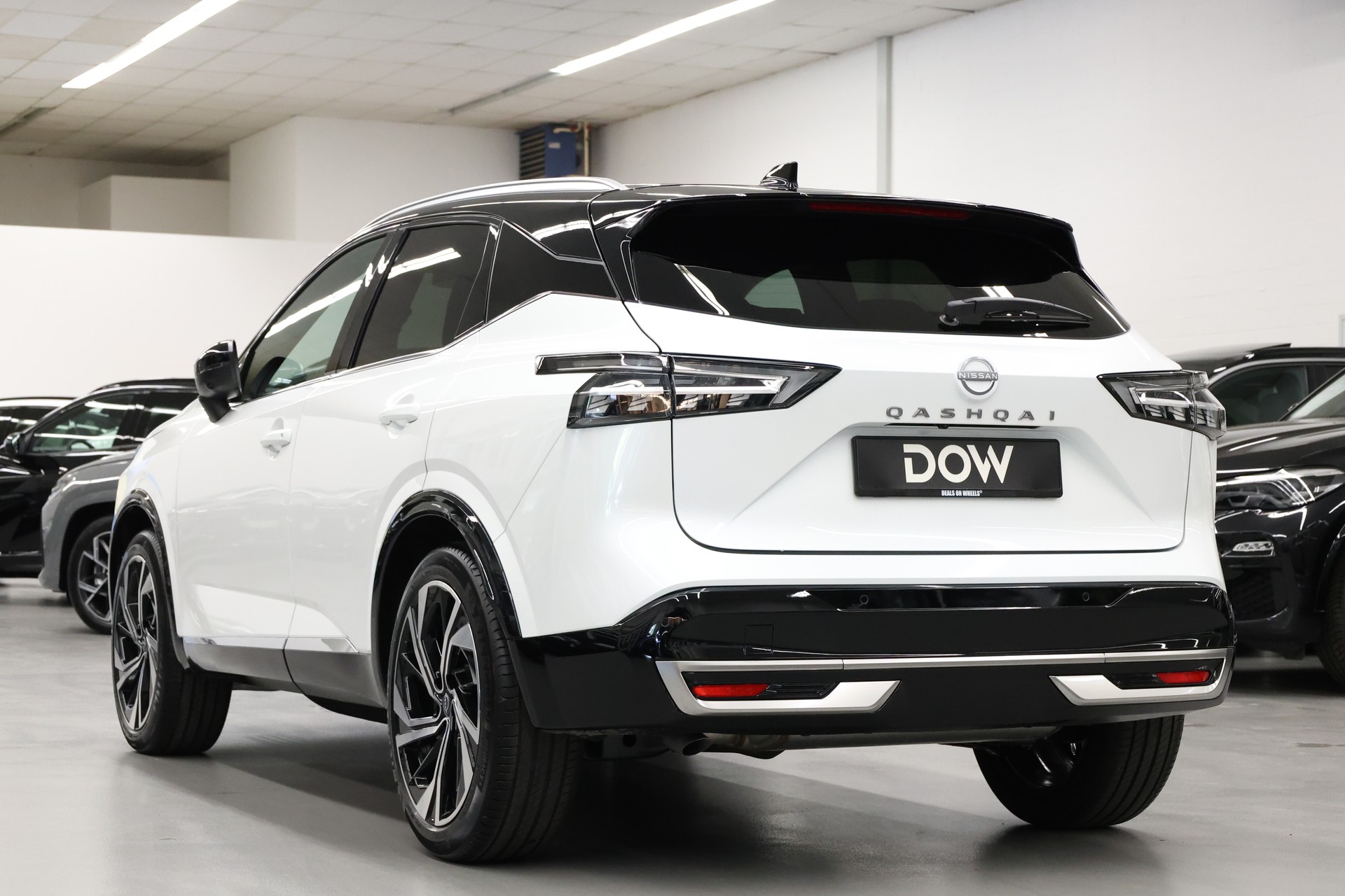 NISSAN Qashqai 1.3 DIG-T Tekna+ 4x4-image-6
