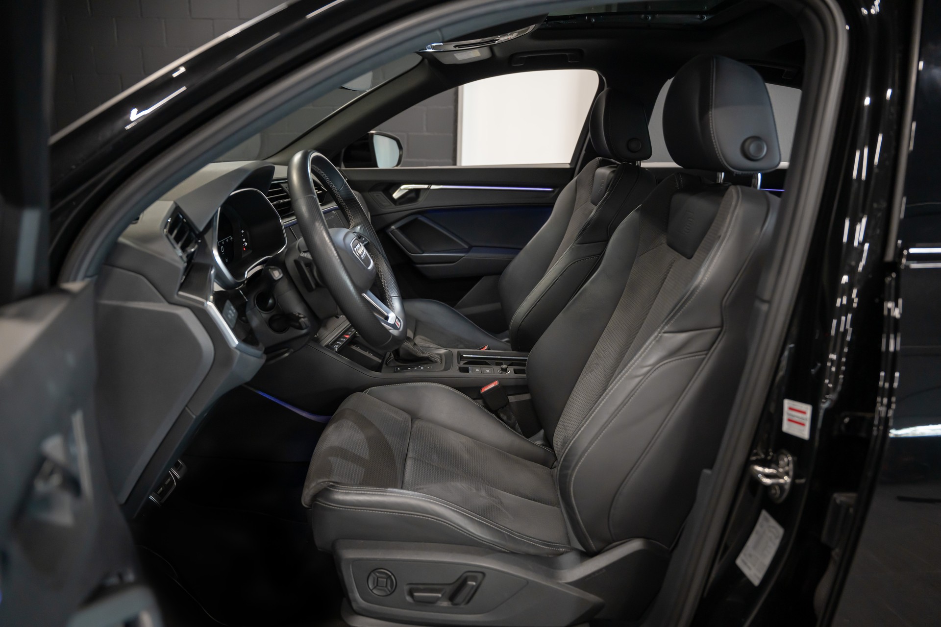 AUDI Q3 Sportback 40 TFSI S line quattro S-tronic / Schiebedach / CH Auto / Sitzheizung / Rückfahrkamera-image-8
