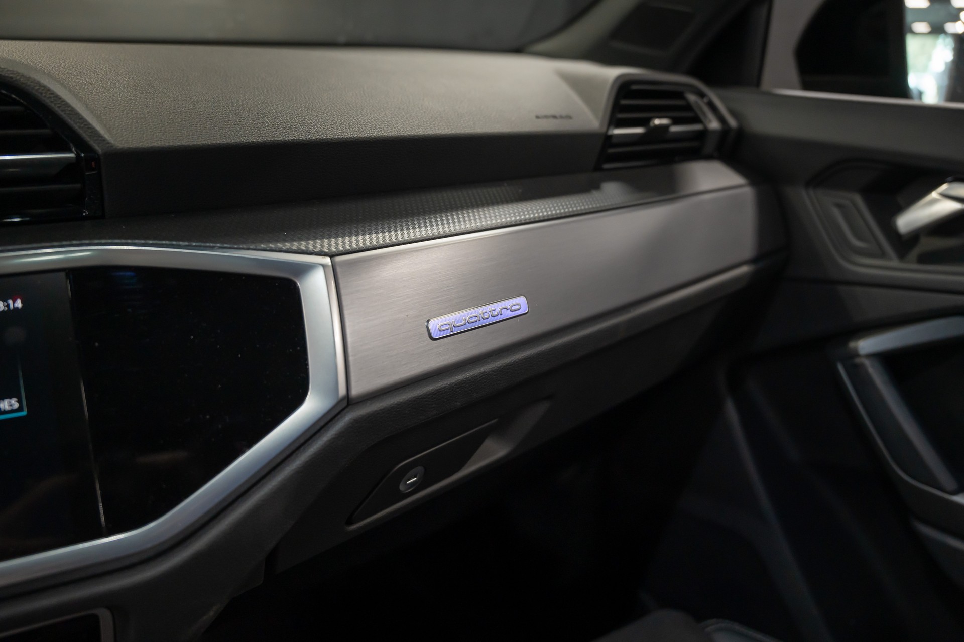 AUDI Q3 Sportback 40 TFSI S line quattro S-tronic / Schiebedach / CH Auto / Sitzheizung / Rückfahrkamera-image-11