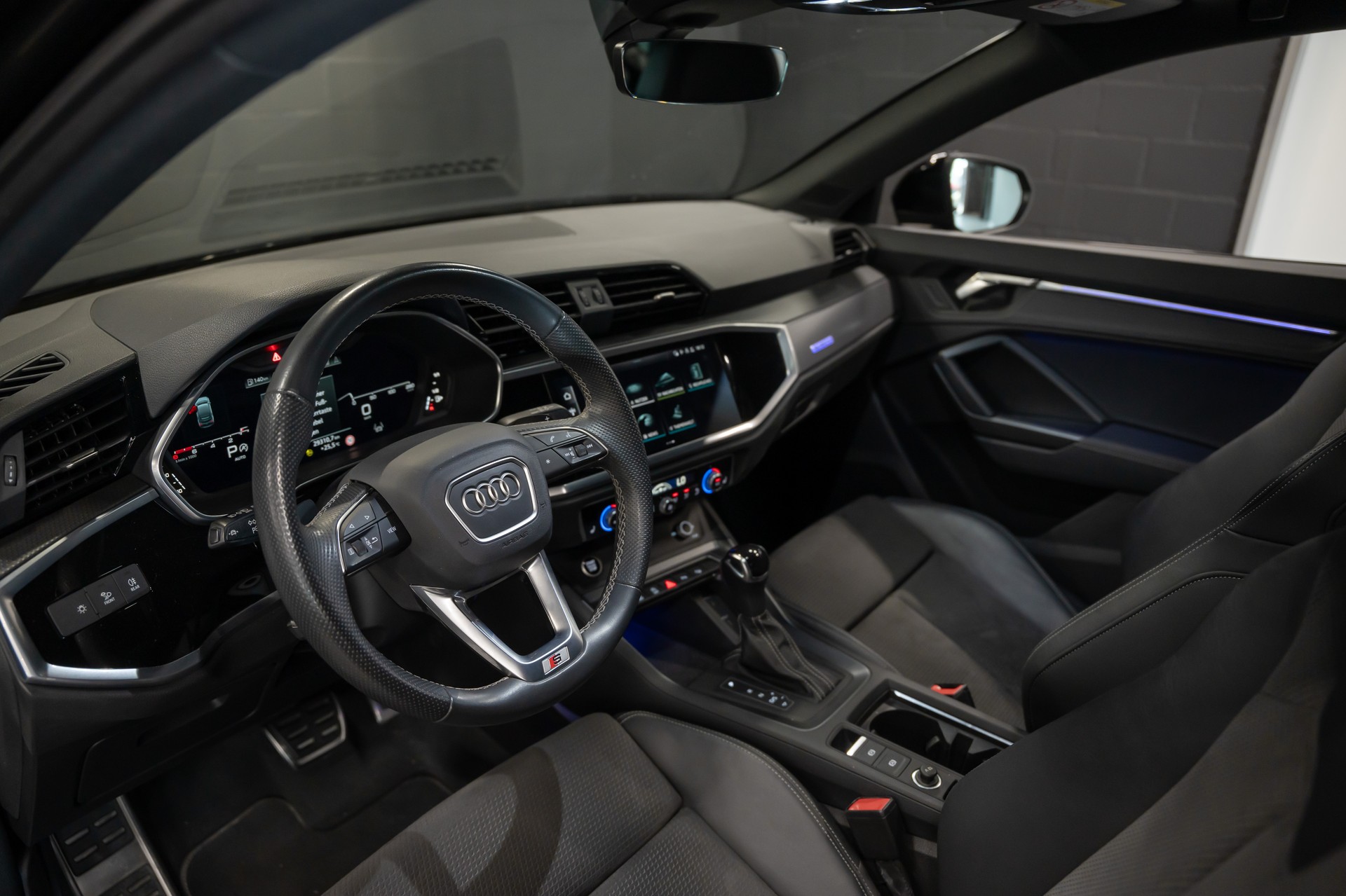 AUDI Q3 Sportback 40 TFSI S line quattro S-tronic / Schiebedach / CH Auto / Sitzheizung / Rückfahrkamera-image-7
