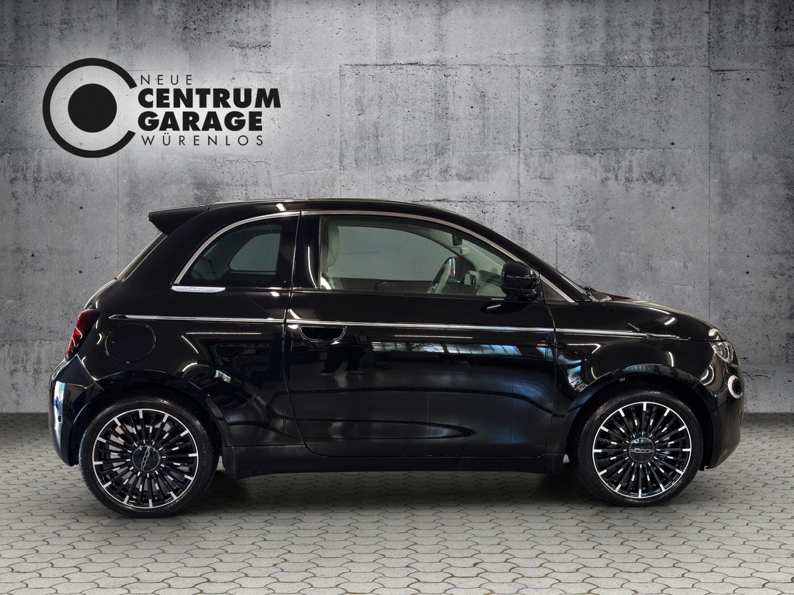 FIAT 500 electric 42kWh La Prima-showroom-element-2