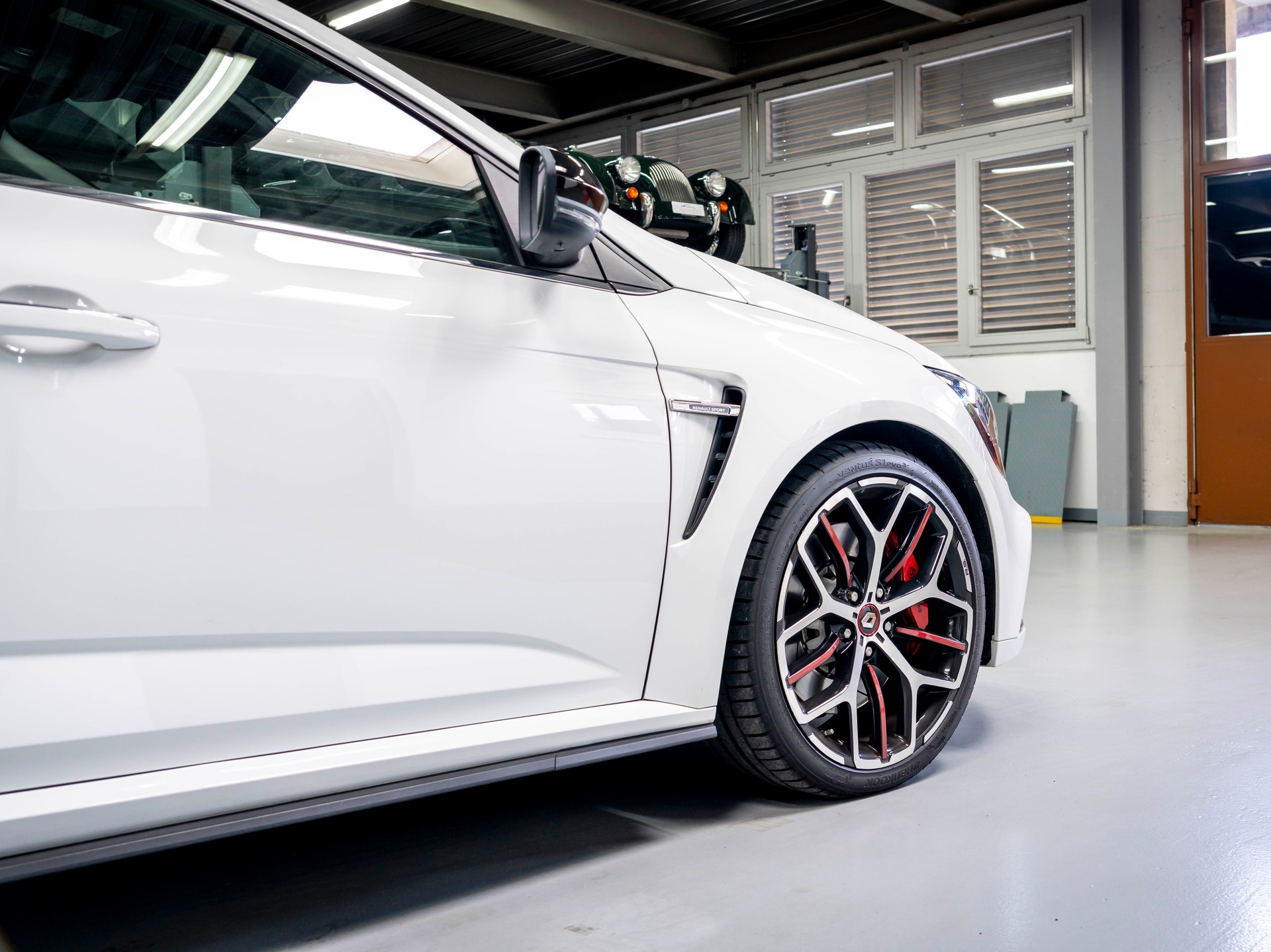 RENAULT Mégane Trophy 300-image-12