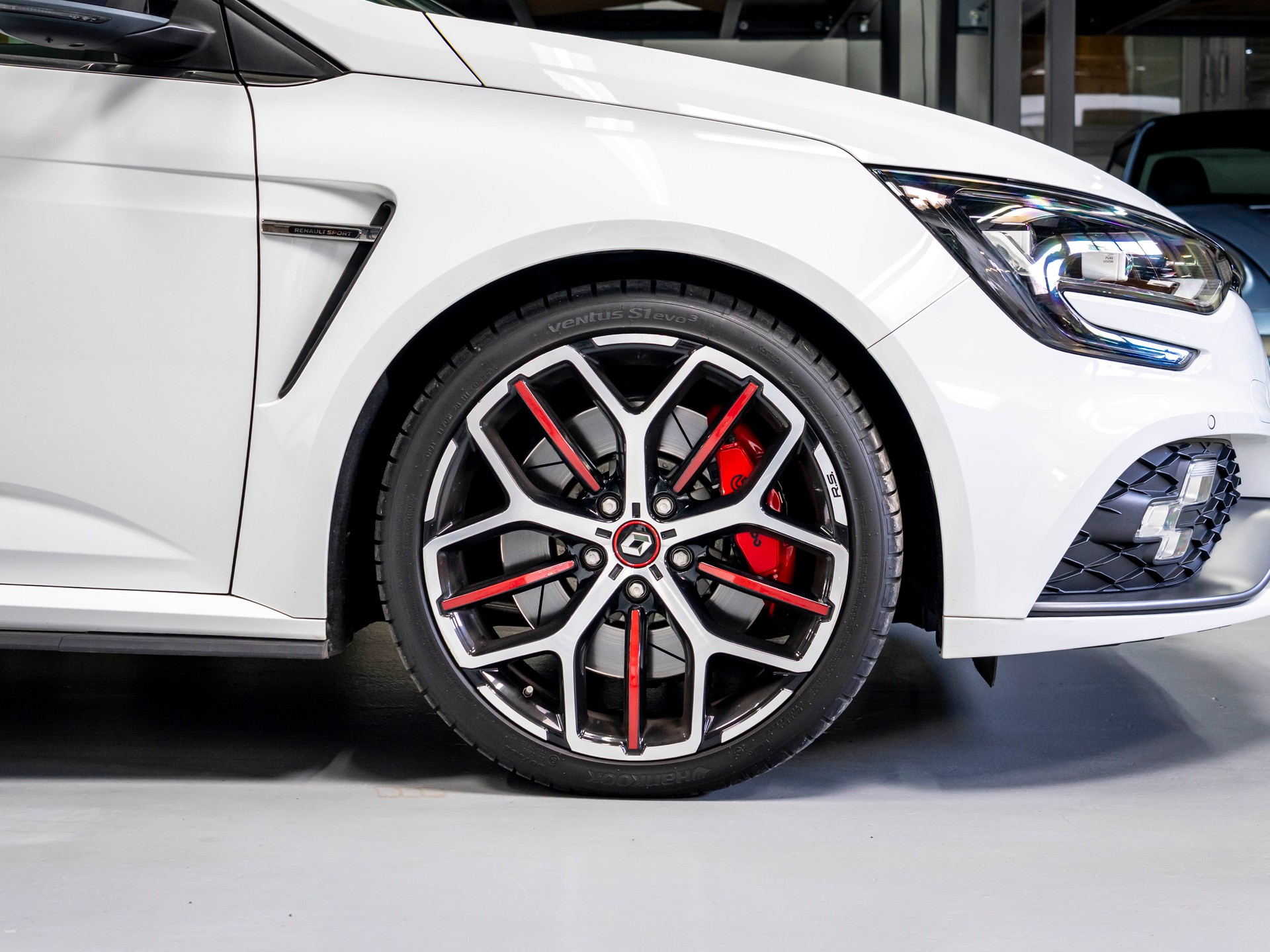 RENAULT Mégane Trophy 300-image-8