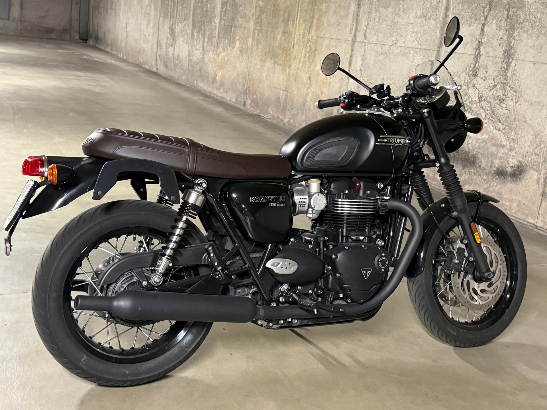 TRIUMPH Bonneville T120 Black-image-0