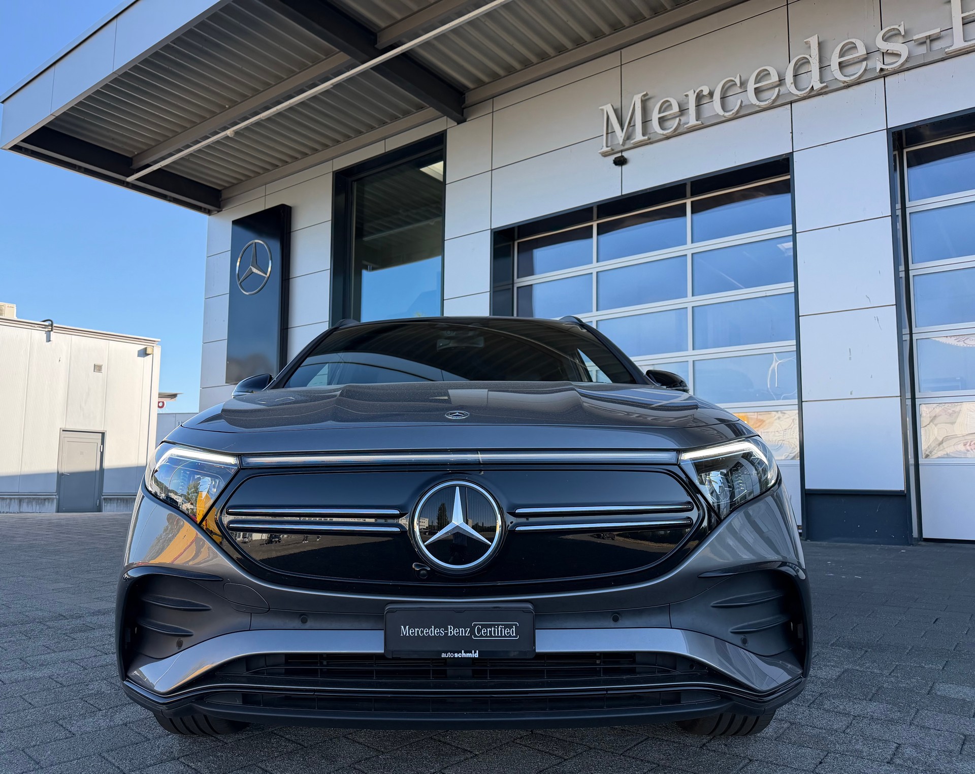 MERCEDES-BENZ EQA 250 AMG Line-showroom-element-2