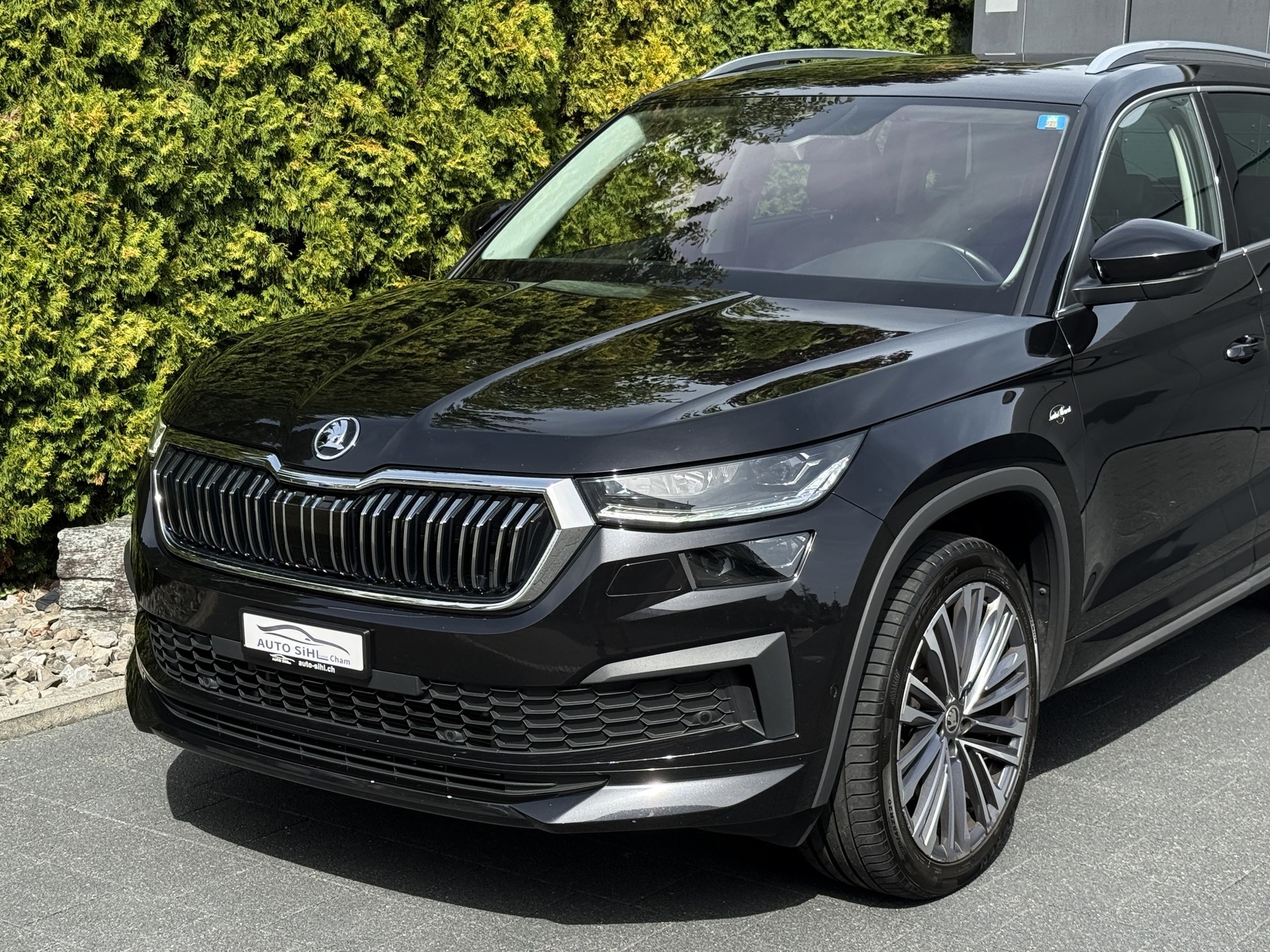 SKODA Kodiaq 2.0 TDI CR L&K 4x4 DSG / 1.Hand / AHK-image-8