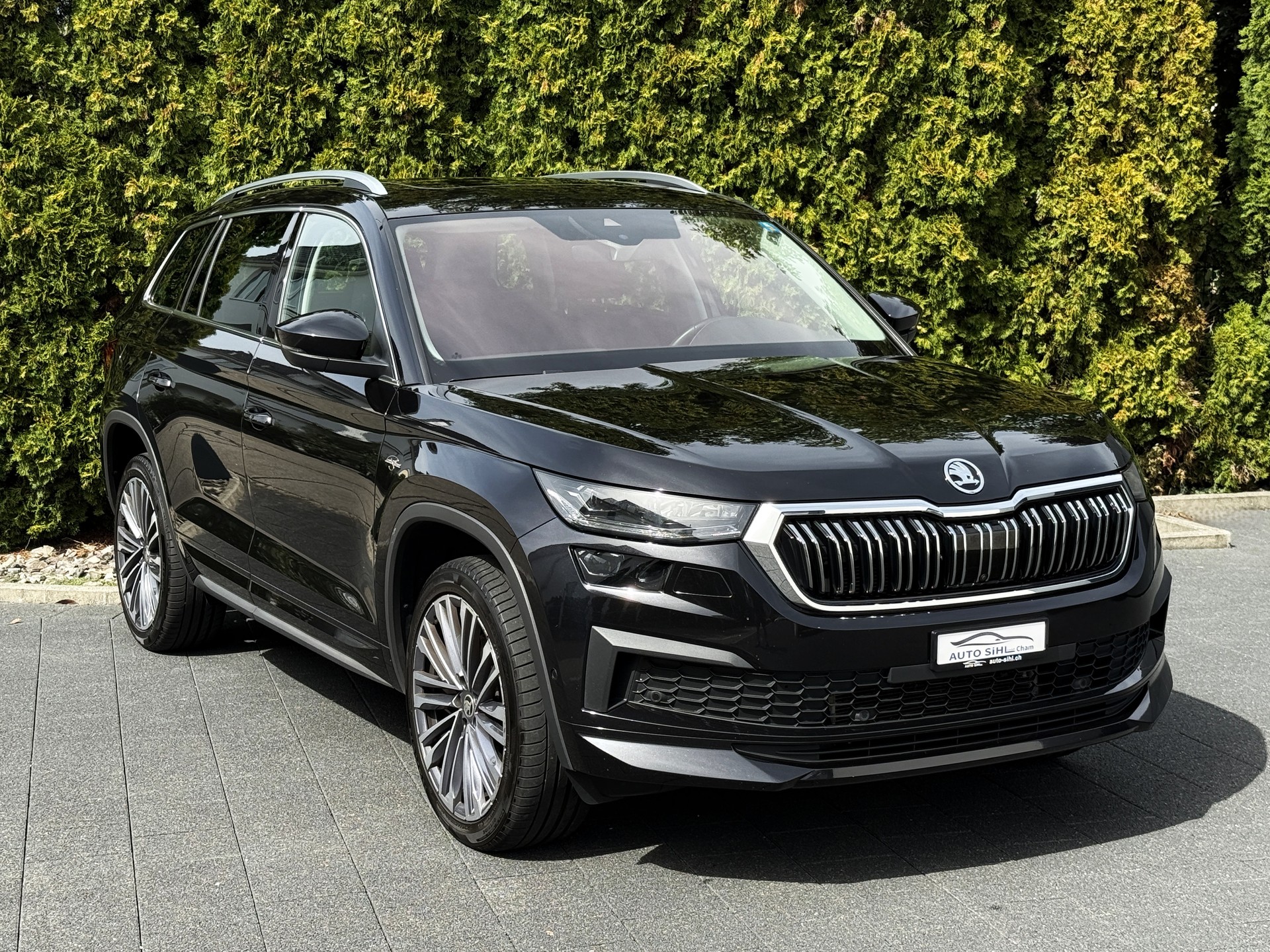 SKODA Kodiaq 2.0 TDI CR L&K 4x4 DSG / 1.Hand / AHK-image-4