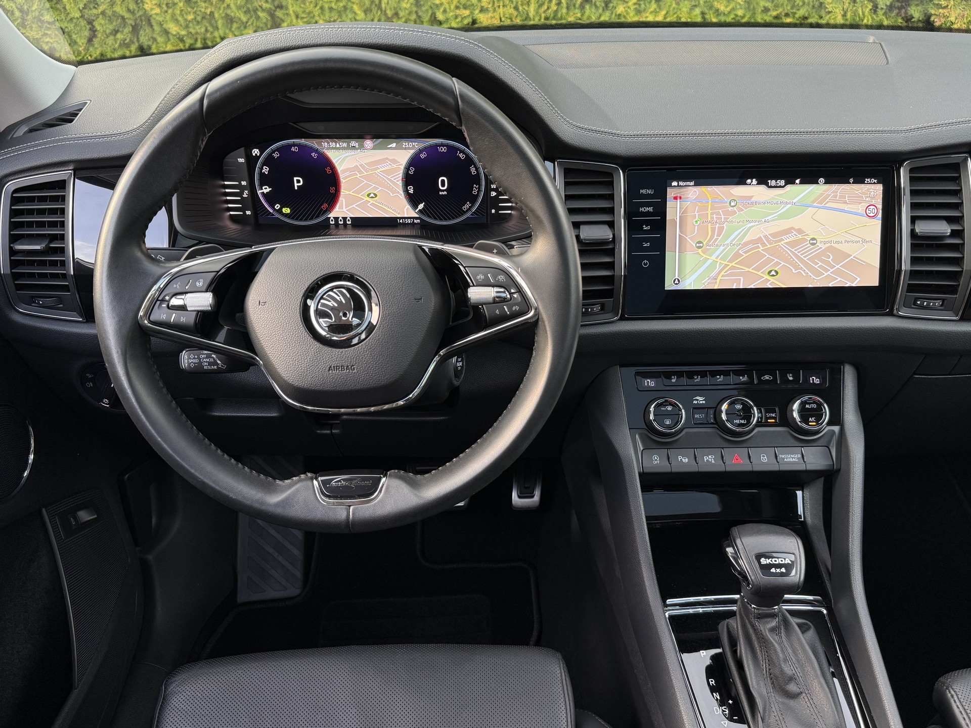 SKODA Kodiaq 2.0 TDI CR L&K 4x4 DSG / 1.Hand / AHK-image-22