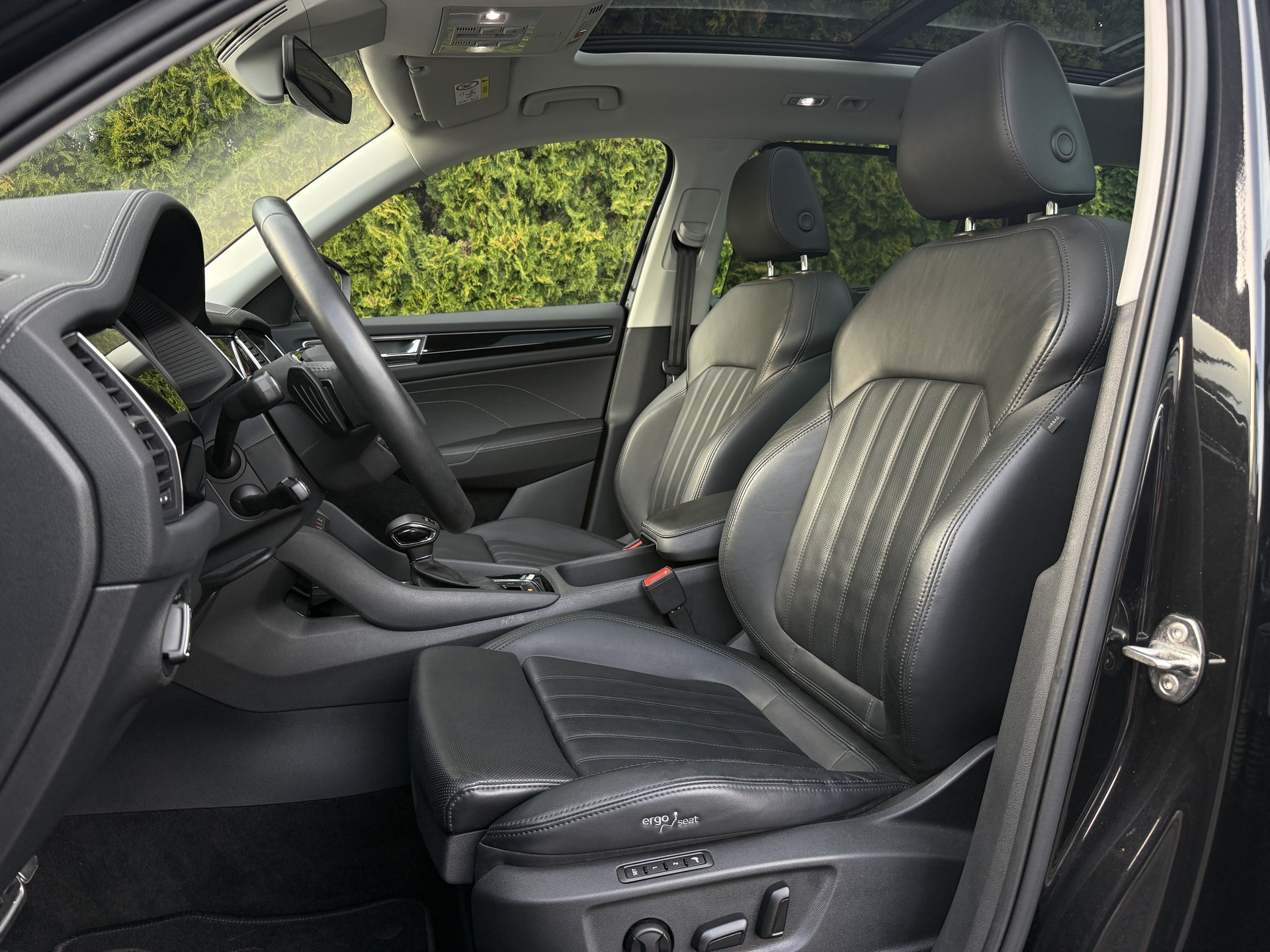 SKODA Kodiaq 2.0 TDI CR L&K 4x4 DSG / 1.Hand / AHK-image-17