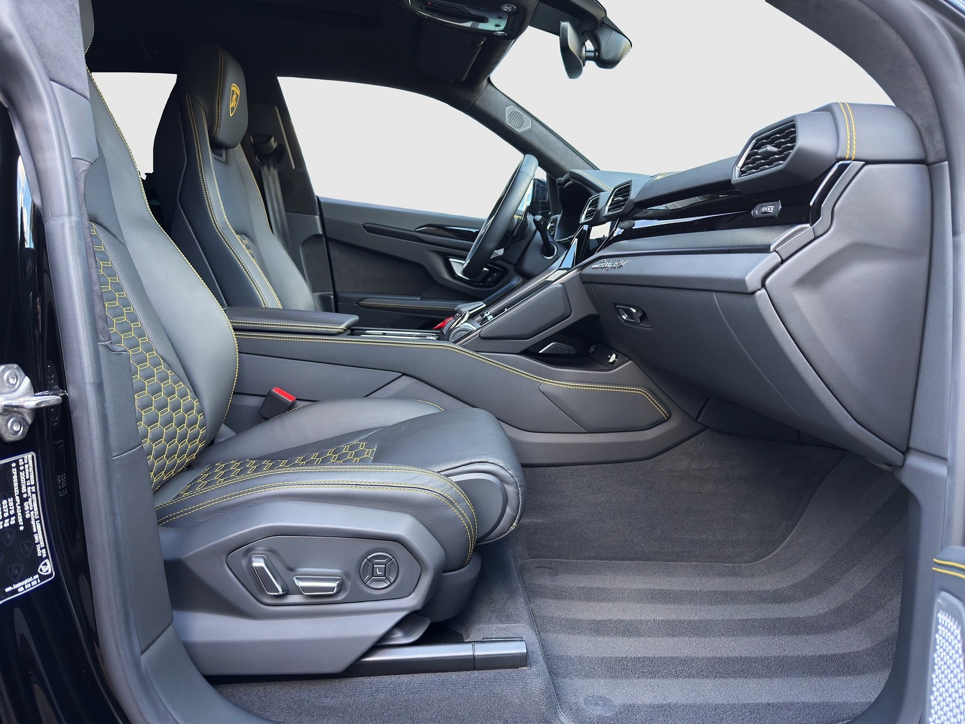 LAMBORGHINI Urus S E-Gear-image-5