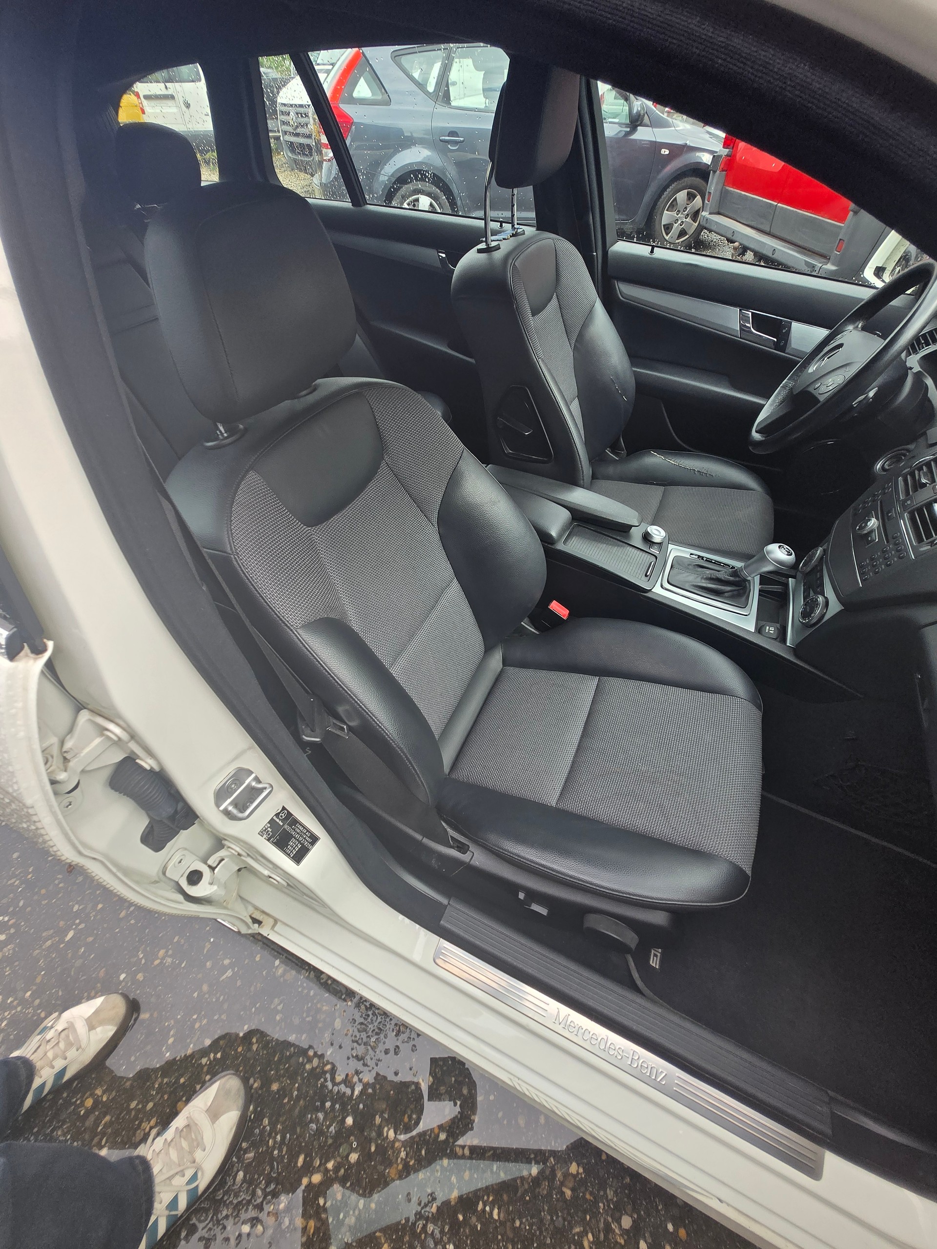 MERCEDES-BENZ C 180 Kompressor BlueEfficiency White Star-image-13