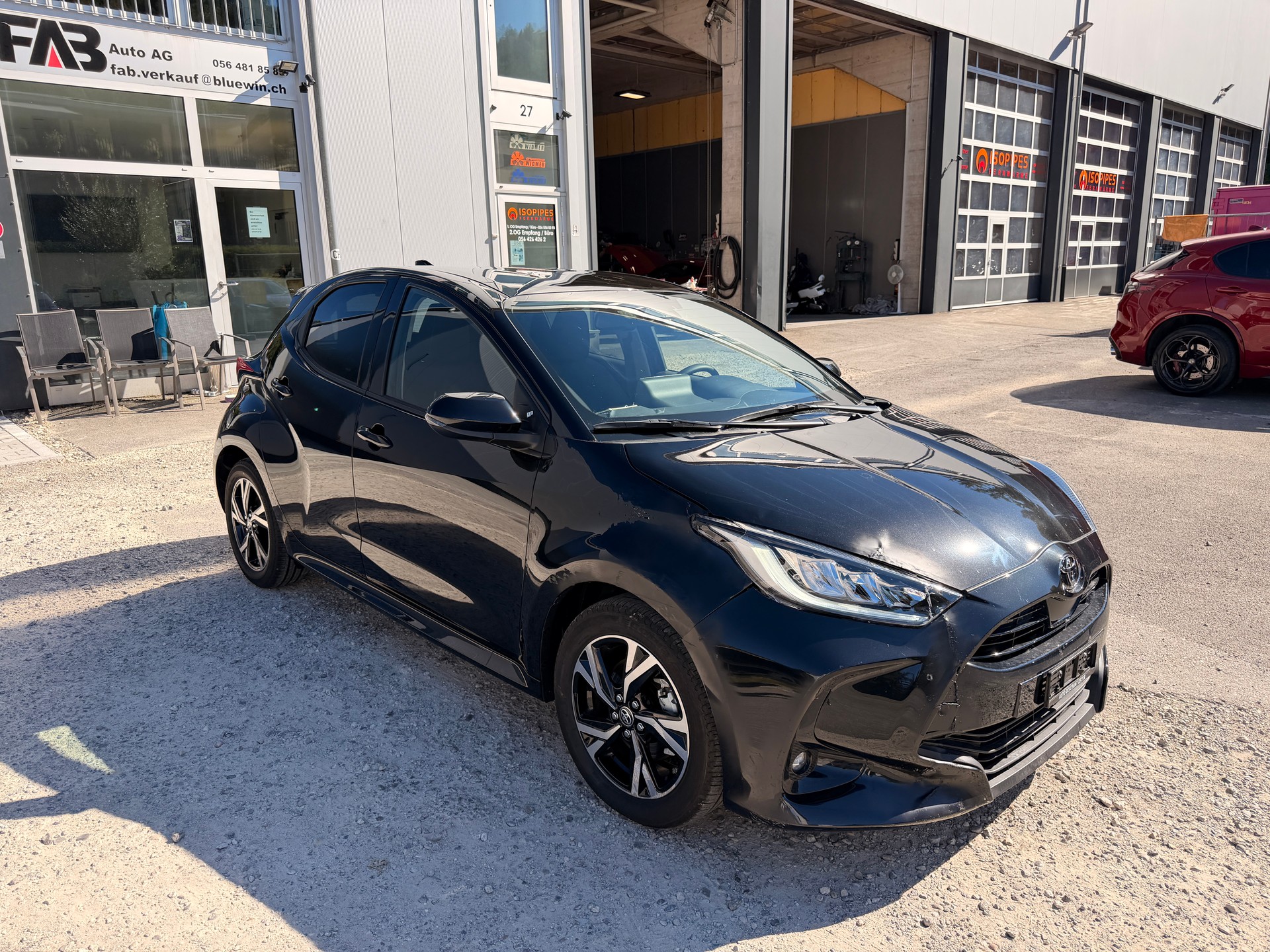 TOYOTA Yaris 1.5 Sport e-CVT-showroom-element-2