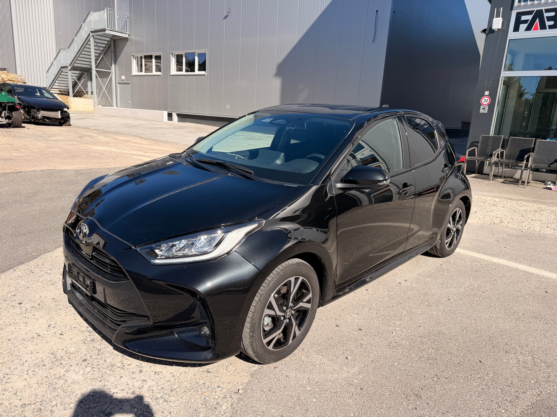 TOYOTA Yaris 1.5 Sport e-CVT-showroom-element-3