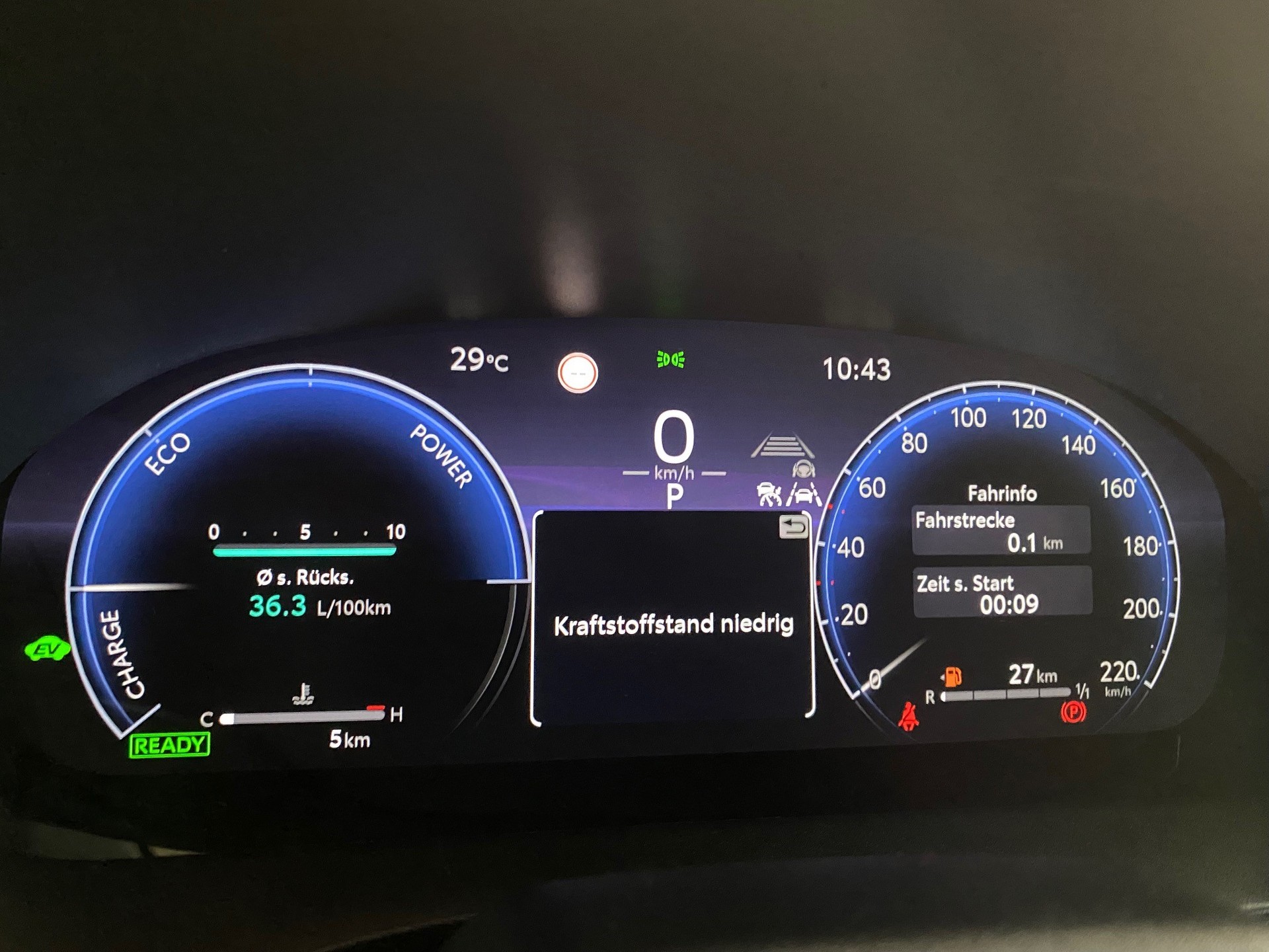 TOYOTA Yaris Cross 1.5 VVT-i HSD Premium AWD-i-image-11