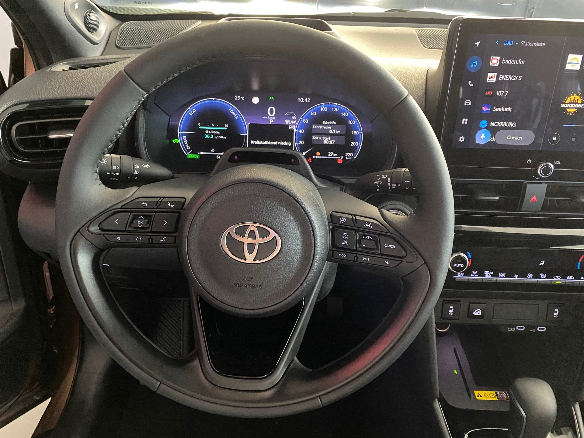 TOYOTA Yaris Cross 1.5 VVT-i HSD Premium AWD-i-image-10