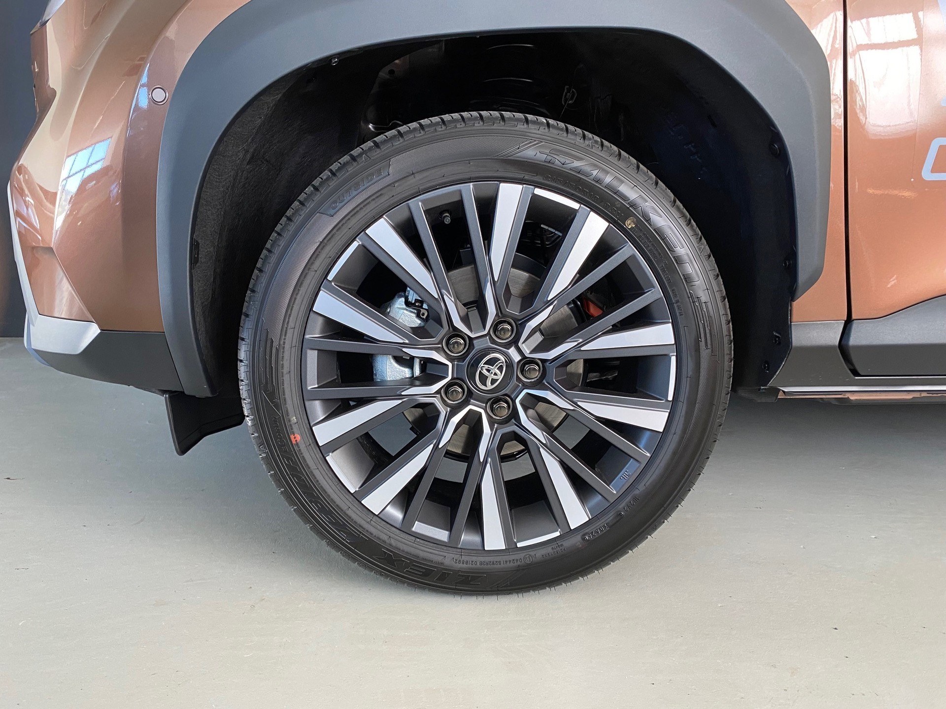 TOYOTA Yaris Cross 1.5 VVT-i HSD Premium AWD-i-image-16