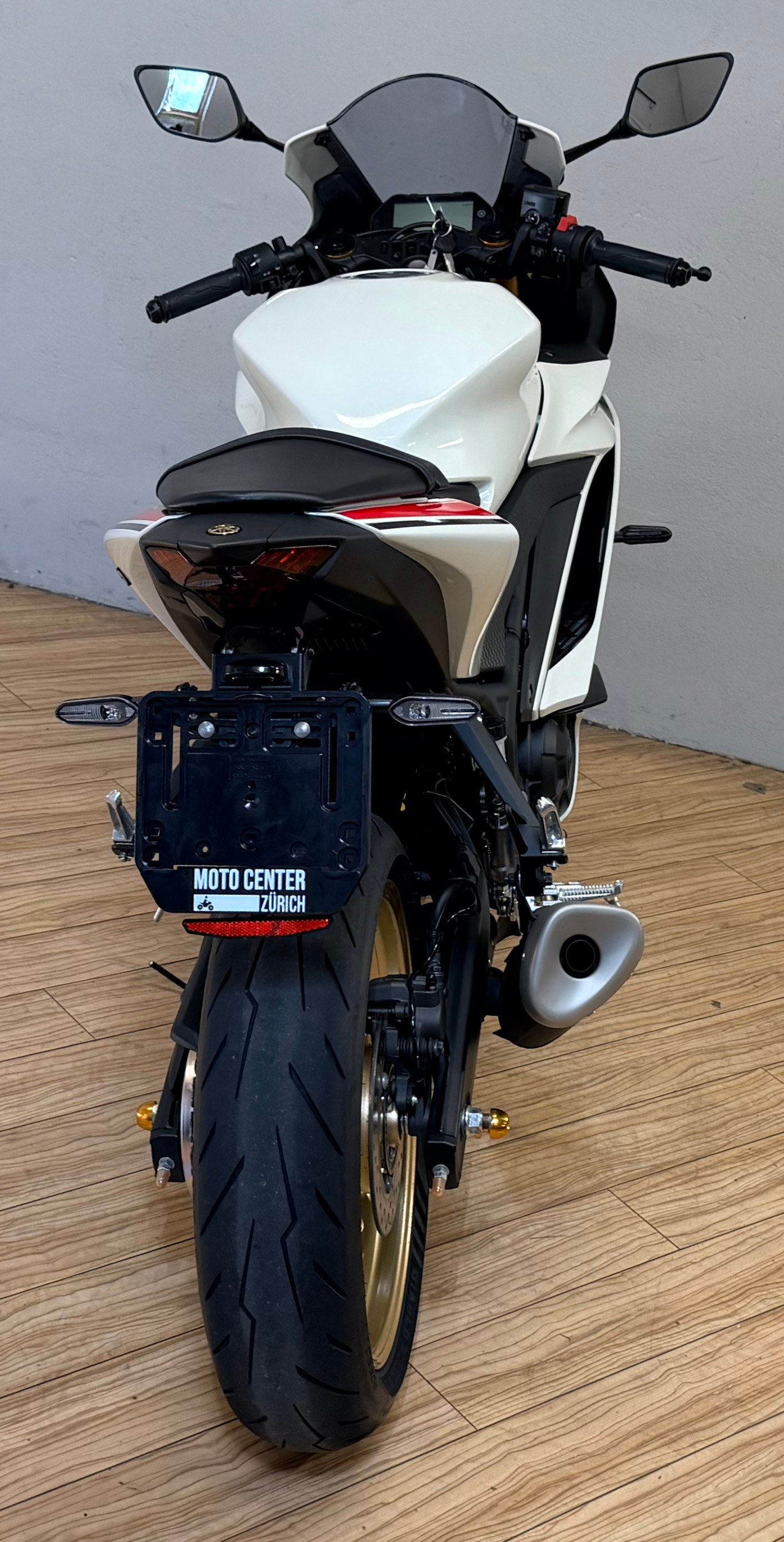 YAMAHA YZF-R3 World GP 60th-image-3